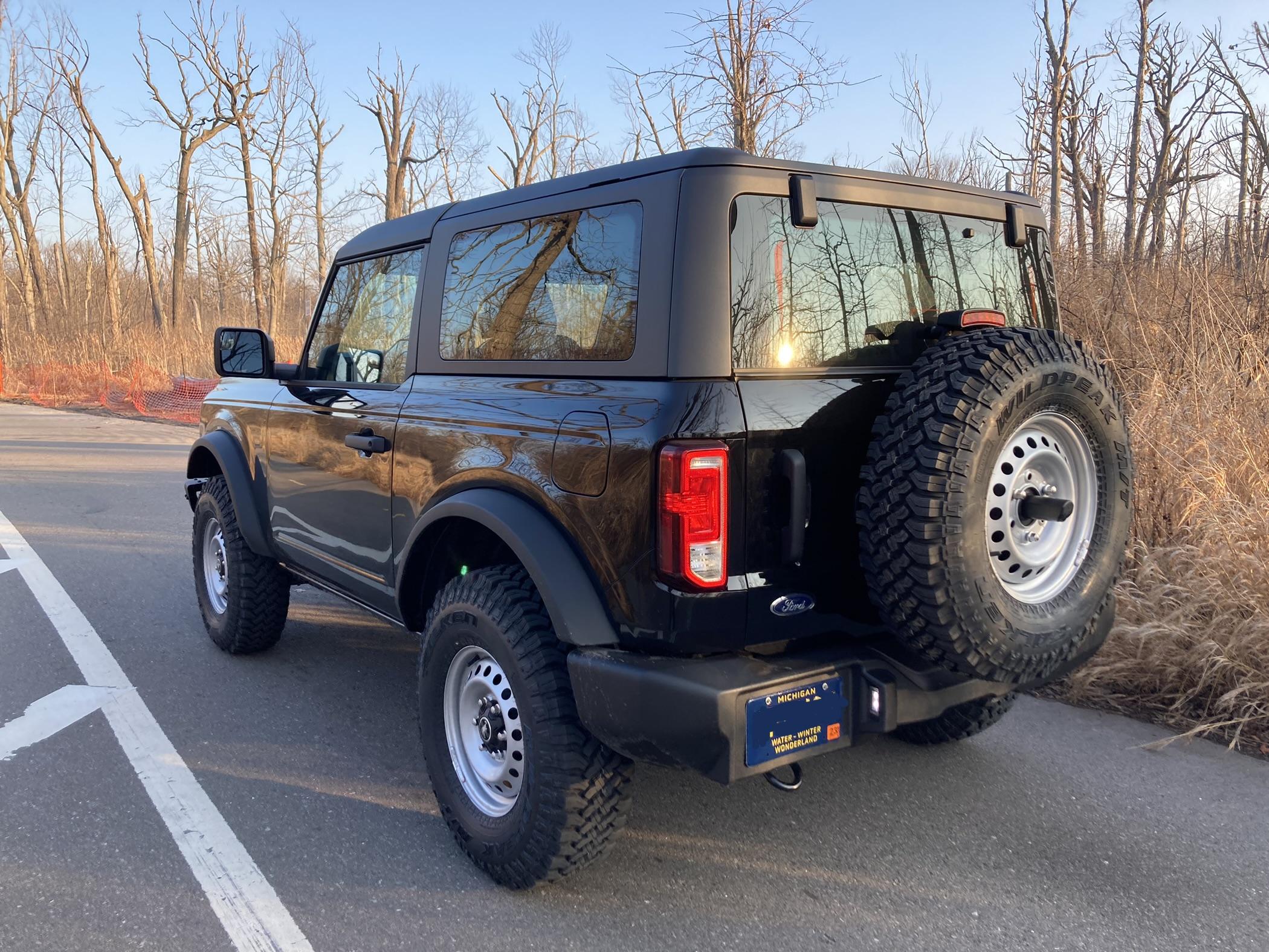 Ford Bronco SHADOW BLACK Bronco Club 916E028A-6454-4B28-8998-ECF190B932DE