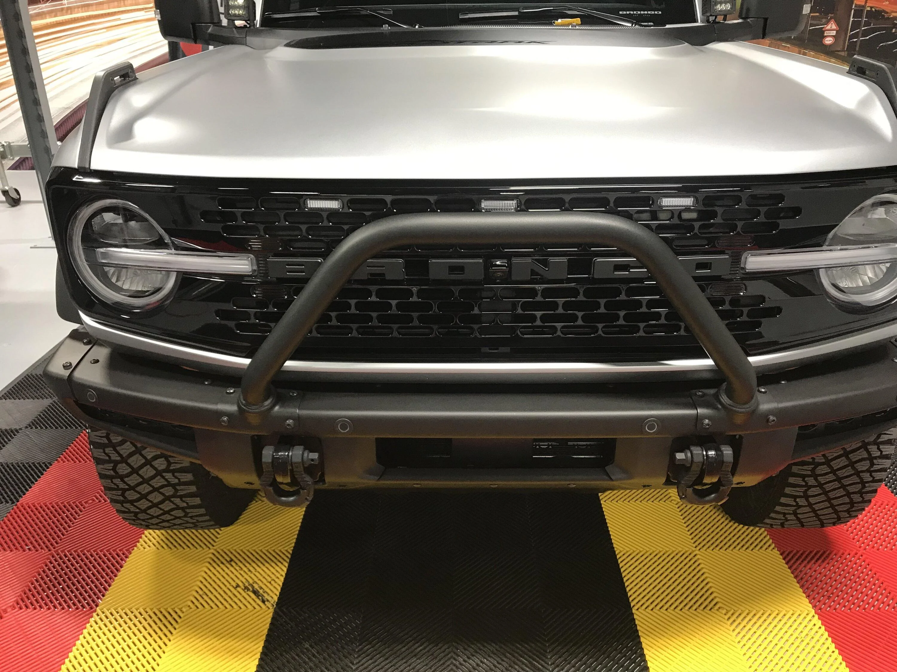 Ford Bronco ICONIC SILVER Bronco Club 196BB897-158C-4C9B-B703-4549CEB70E2D