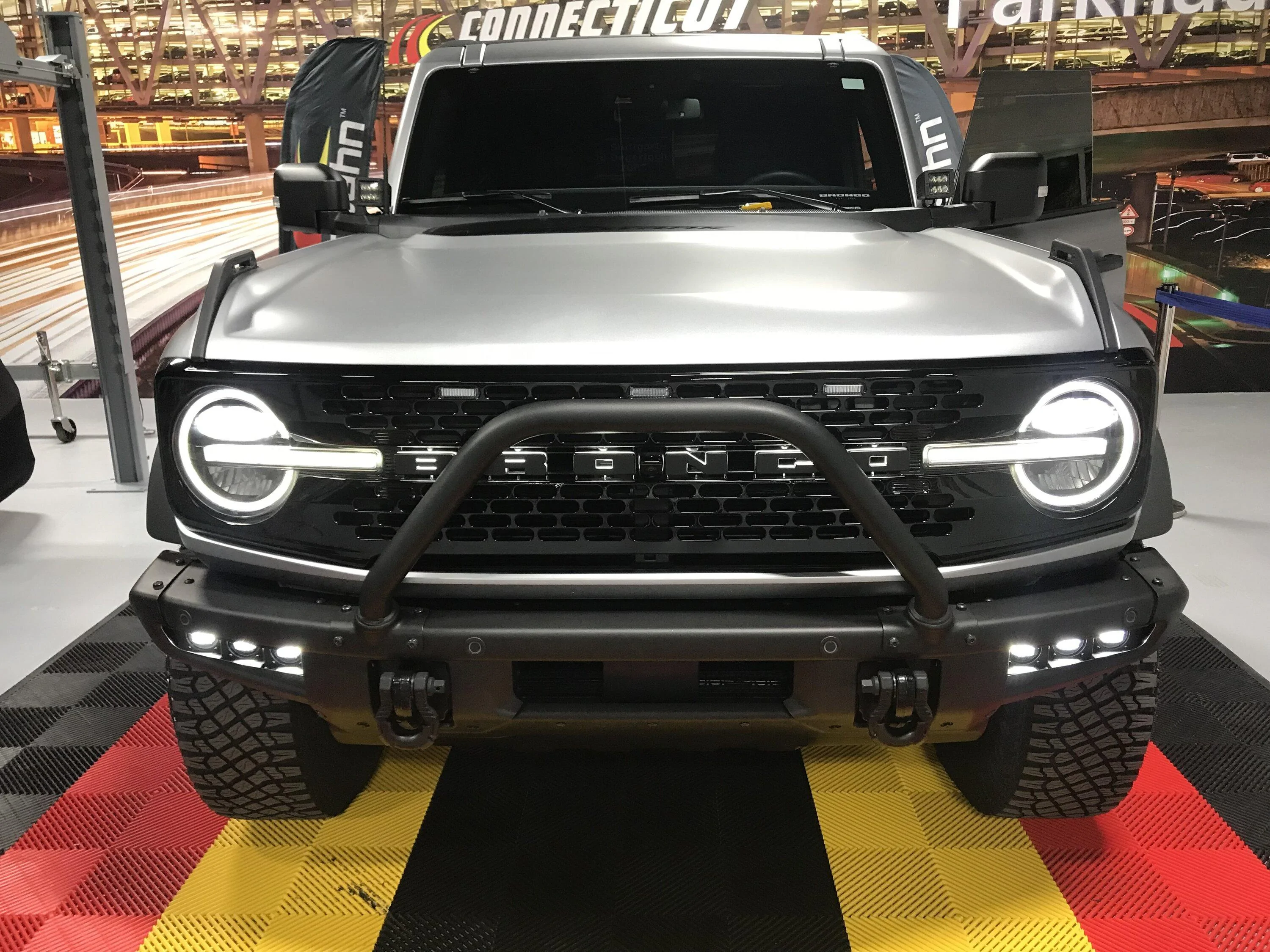 Ford Bronco ICONIC SILVER Bronco Club A377FF7D-D4F3-426A-9247-CFC16F9F70D4