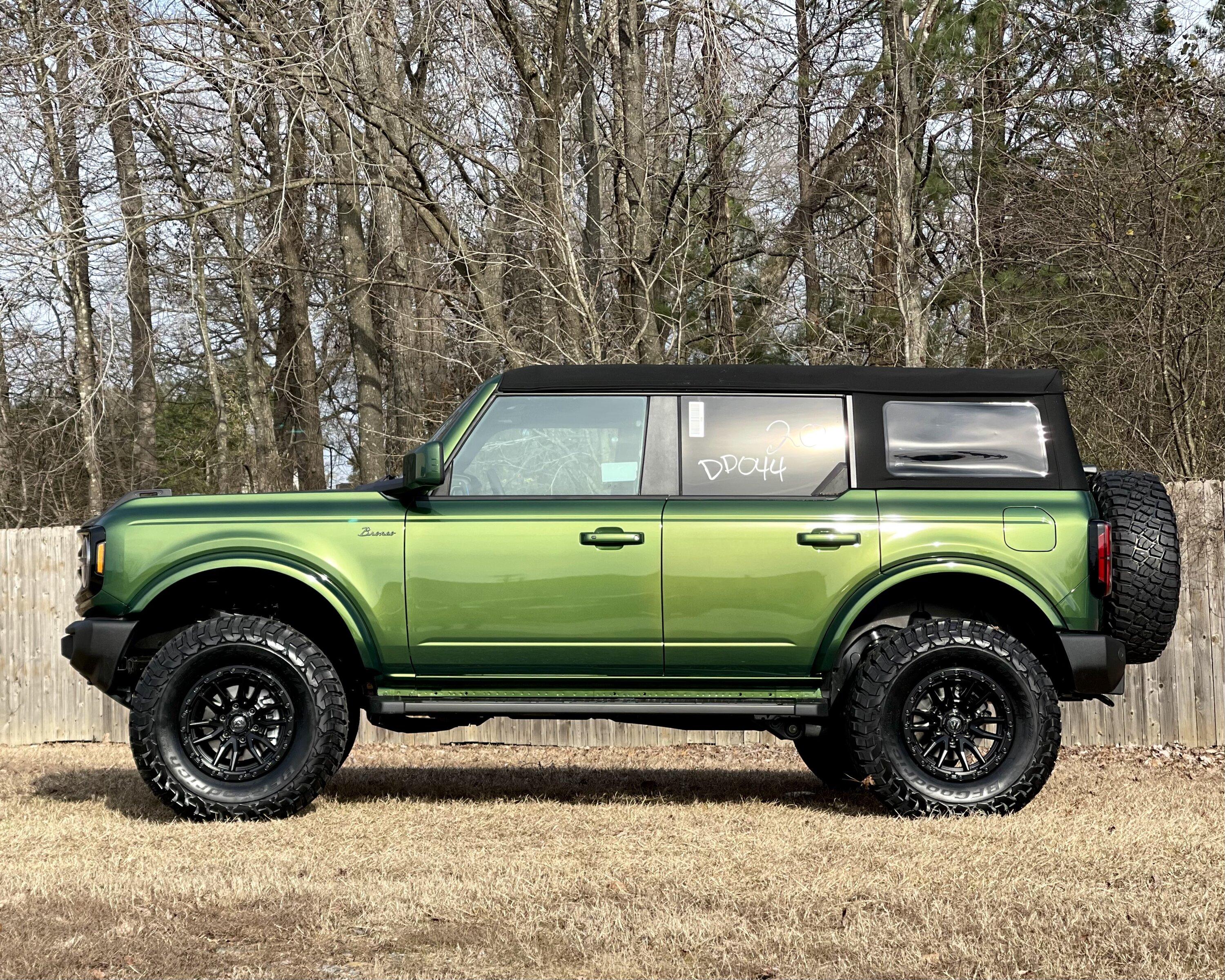Ford Bronco ERUPTION GREEN Bronco Club 7D9DB41B-3F6C-40E2-AA83-C3920AACB56C