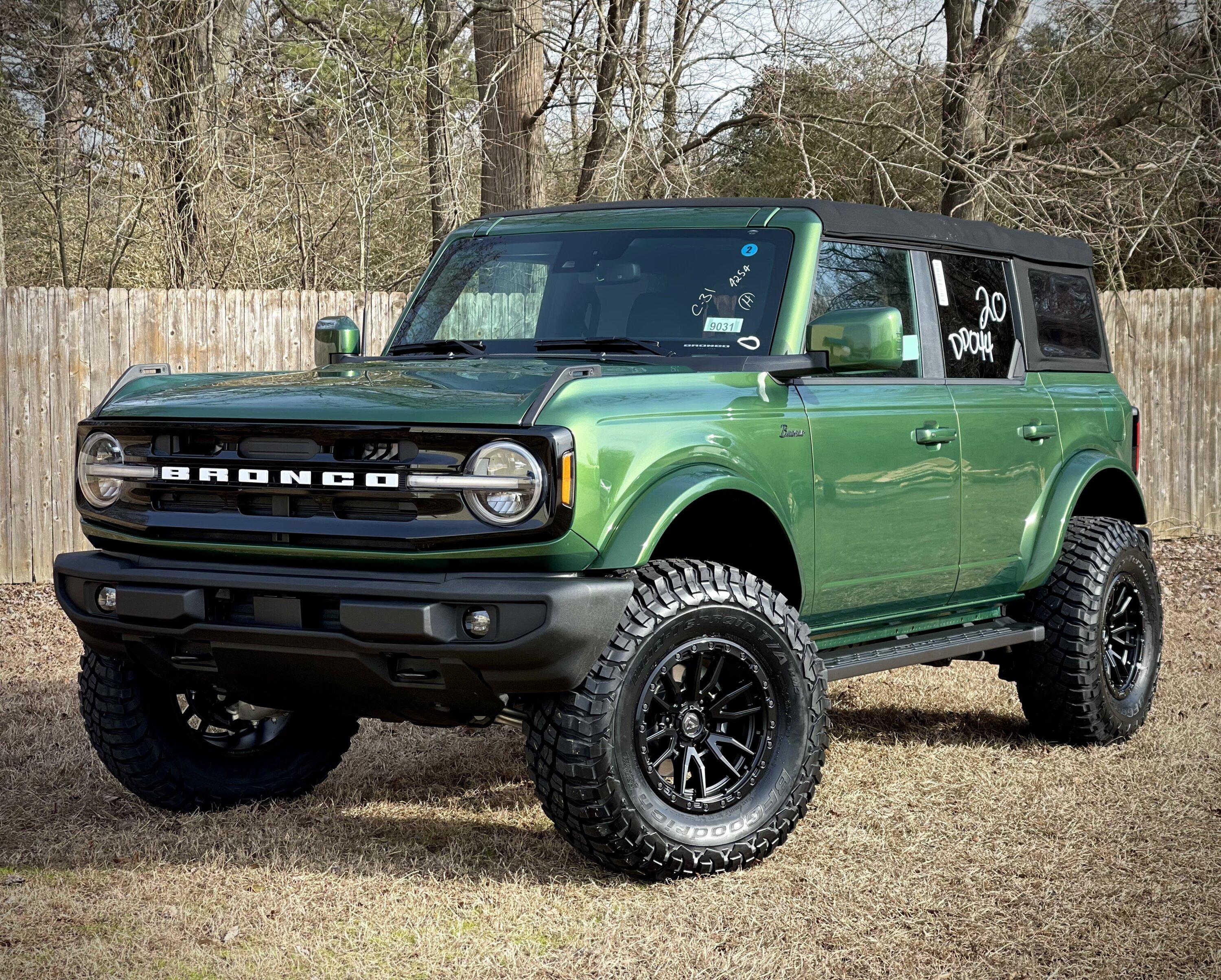 Ford Bronco ERUPTION GREEN Bronco Club 3711F881-08D6-4BDC-82CA-718EA41A78E3