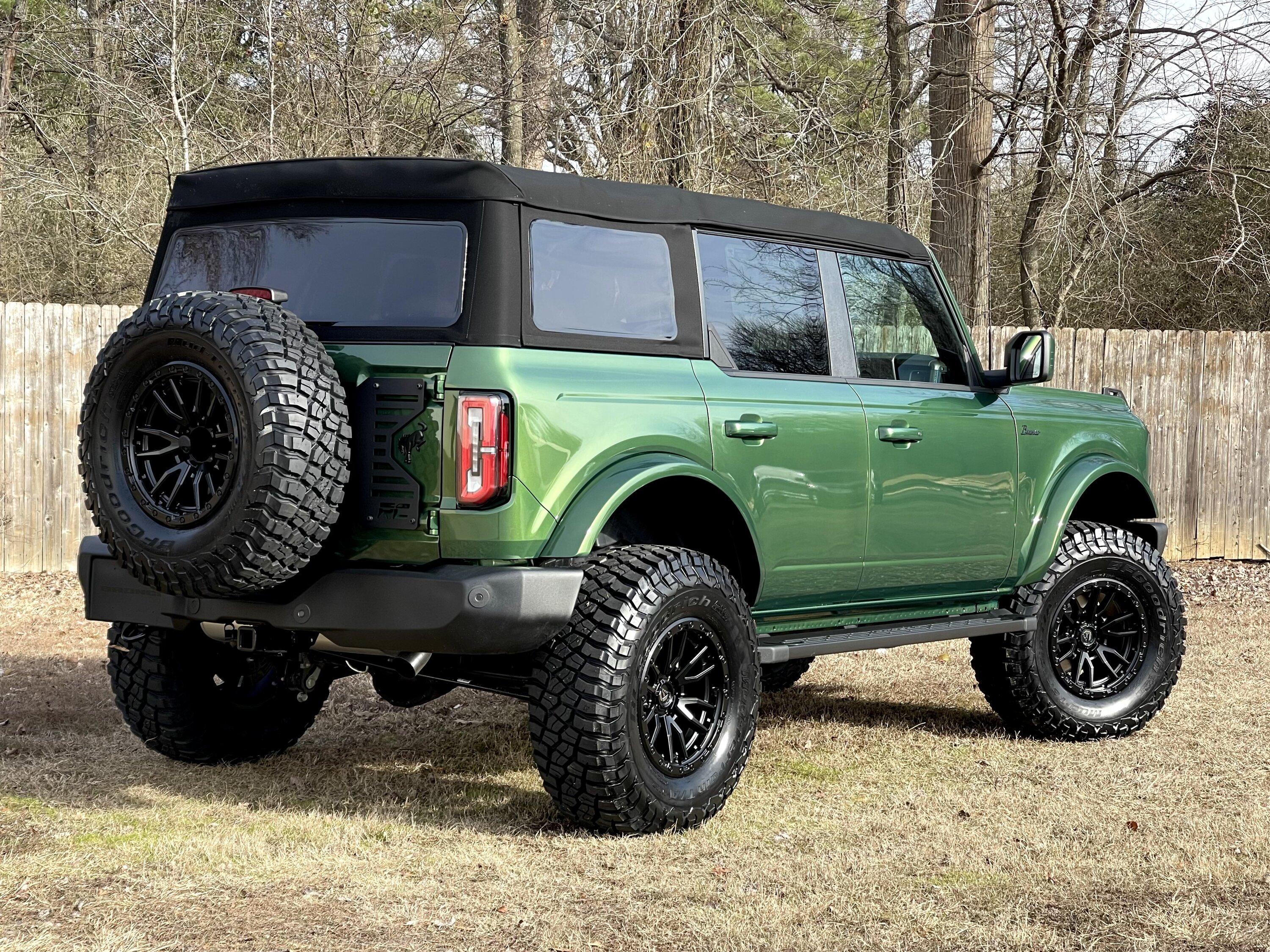 Ford Bronco ERUPTION GREEN Bronco Club 82B5FBE8-2A75-4EAE-BF15-3A1FE4C9E1AF