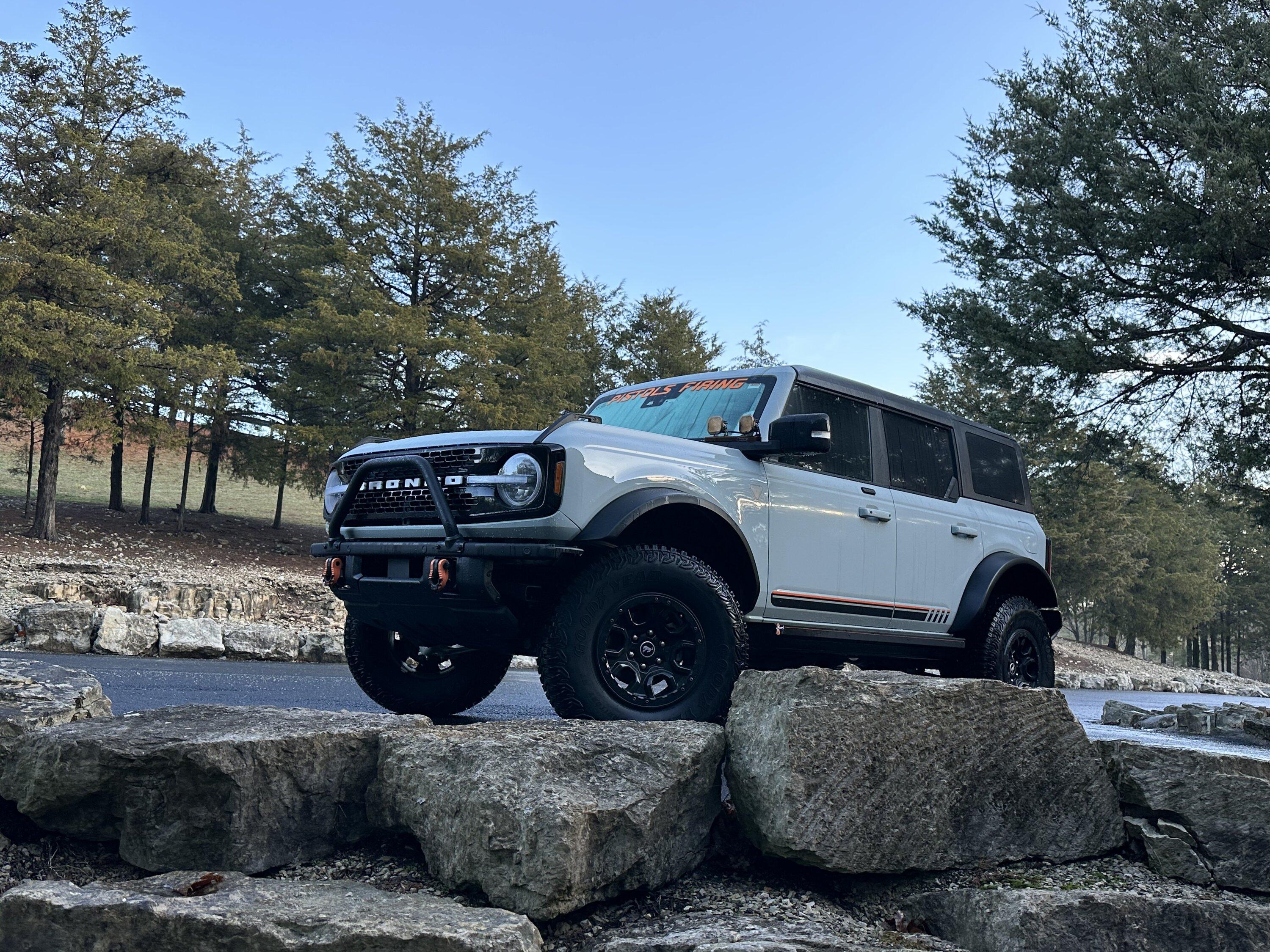 Ford Bronco CACTUS GRAY Bronco Club E82BBC08-5D2B-448F-96B8-BE25A550A856