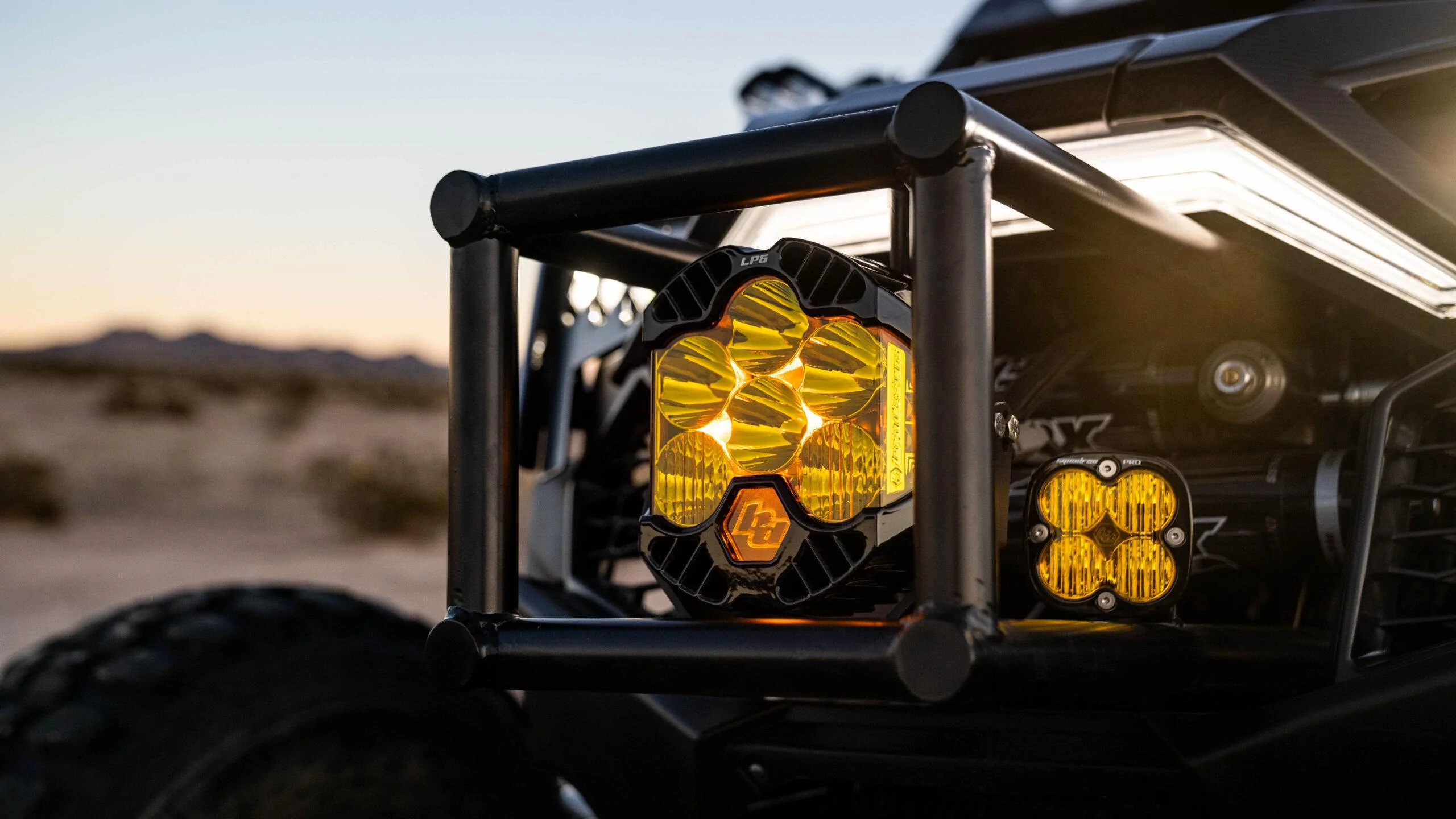 Ford Bronco Amber vs Clear BAJADESIGNS_AMBERVSCLEAR-3-1-scaled