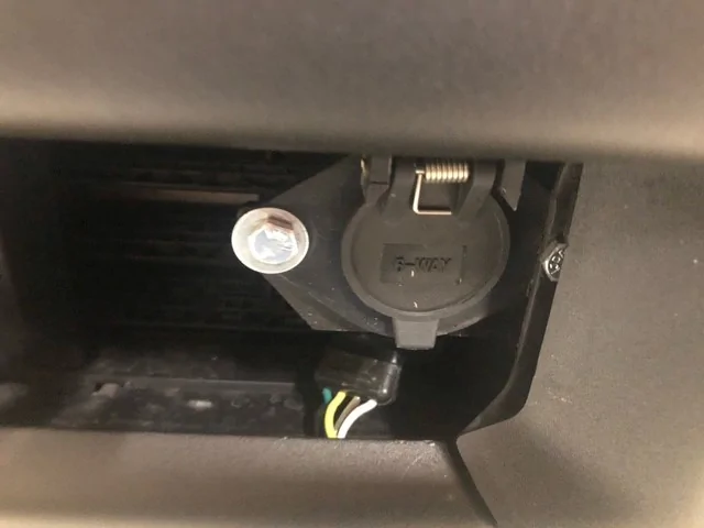 6 pin socket.jpg