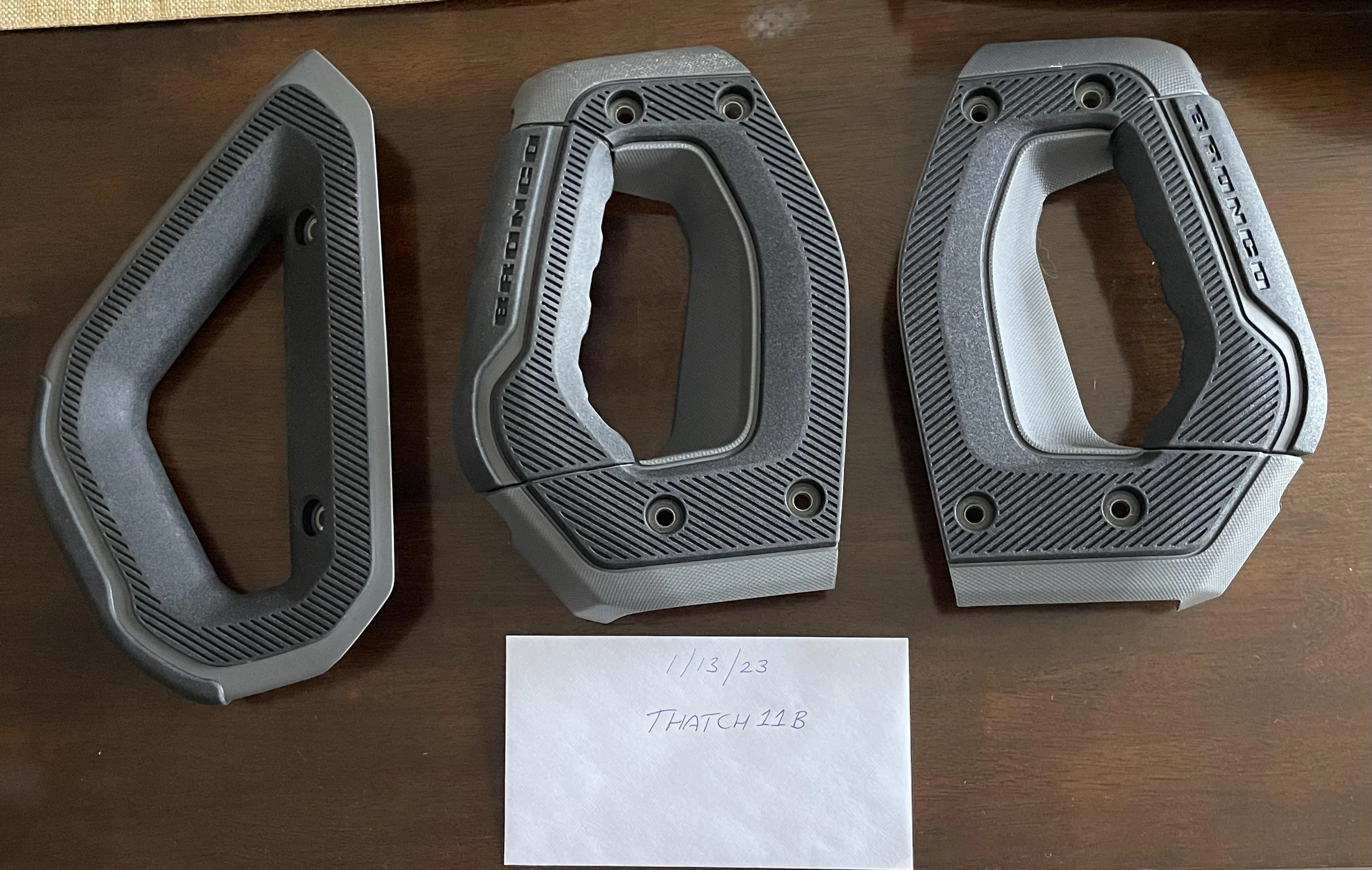 Ford Bronco GRAY GRAB HANDLE SET F564B0C2-9D1B-4257-A1DB-30F5B1B154AB