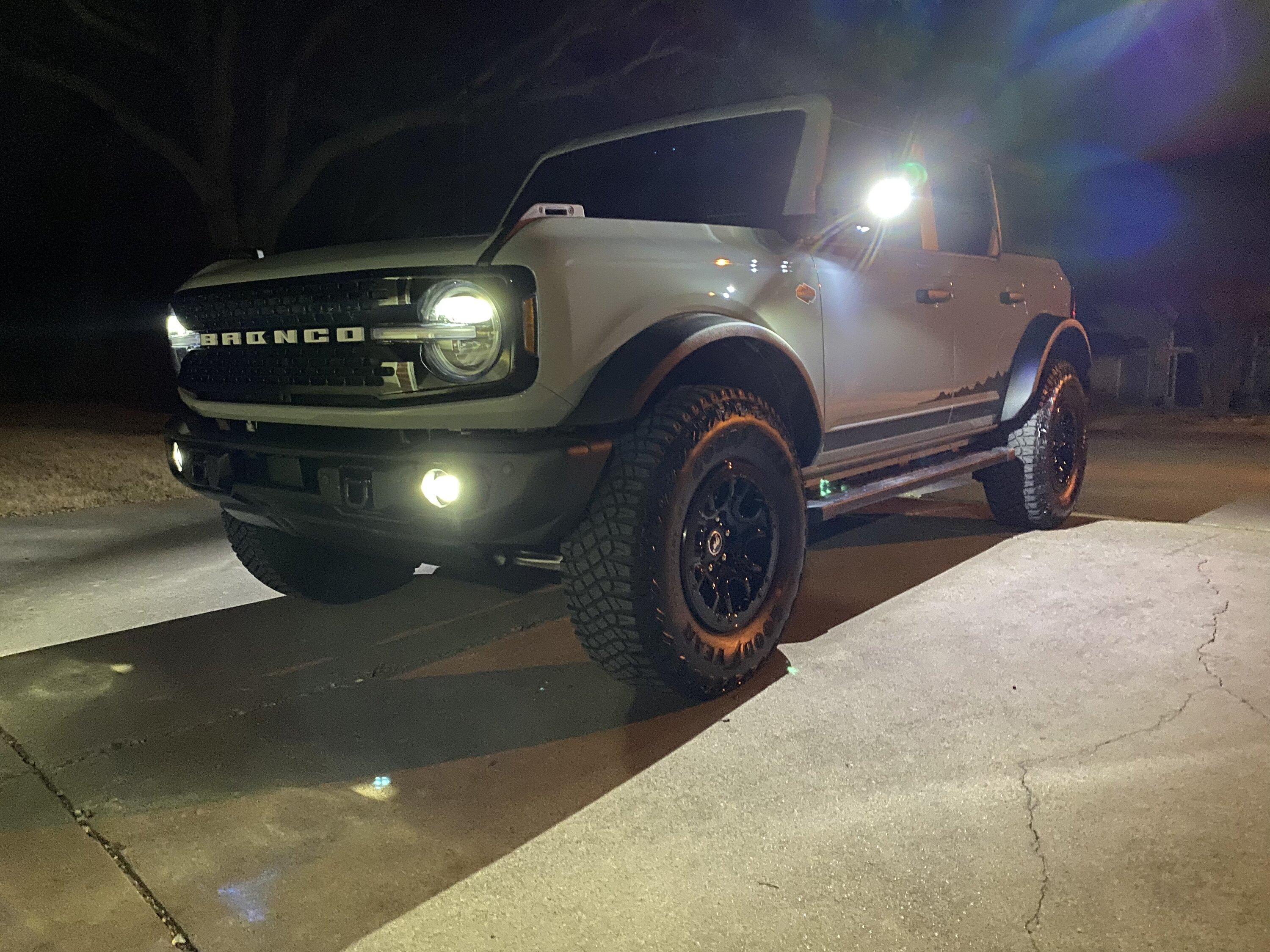 Ford Bronco CACTUS GRAY Bronco Club F40A9B4D-30E1-4FB2-91C8-4A071F13FB4E