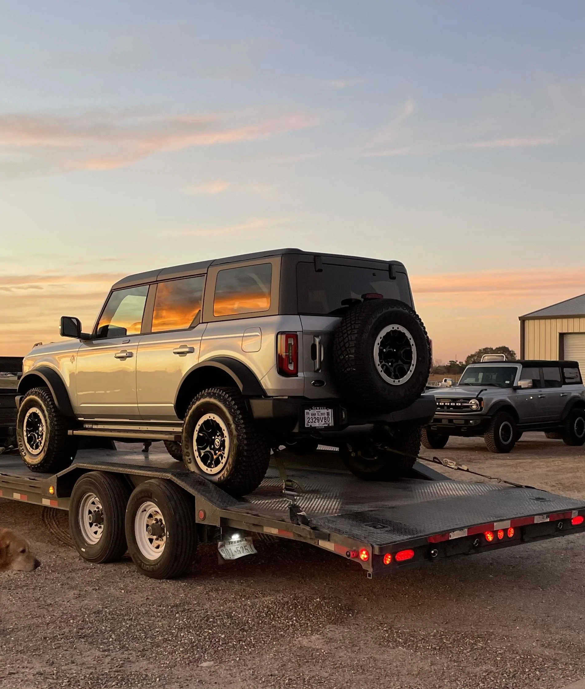 Ford Bronco ICONIC SILVER Bronco Club CE1A3F1B-BEA1-487A-A66F-8E05628057BB