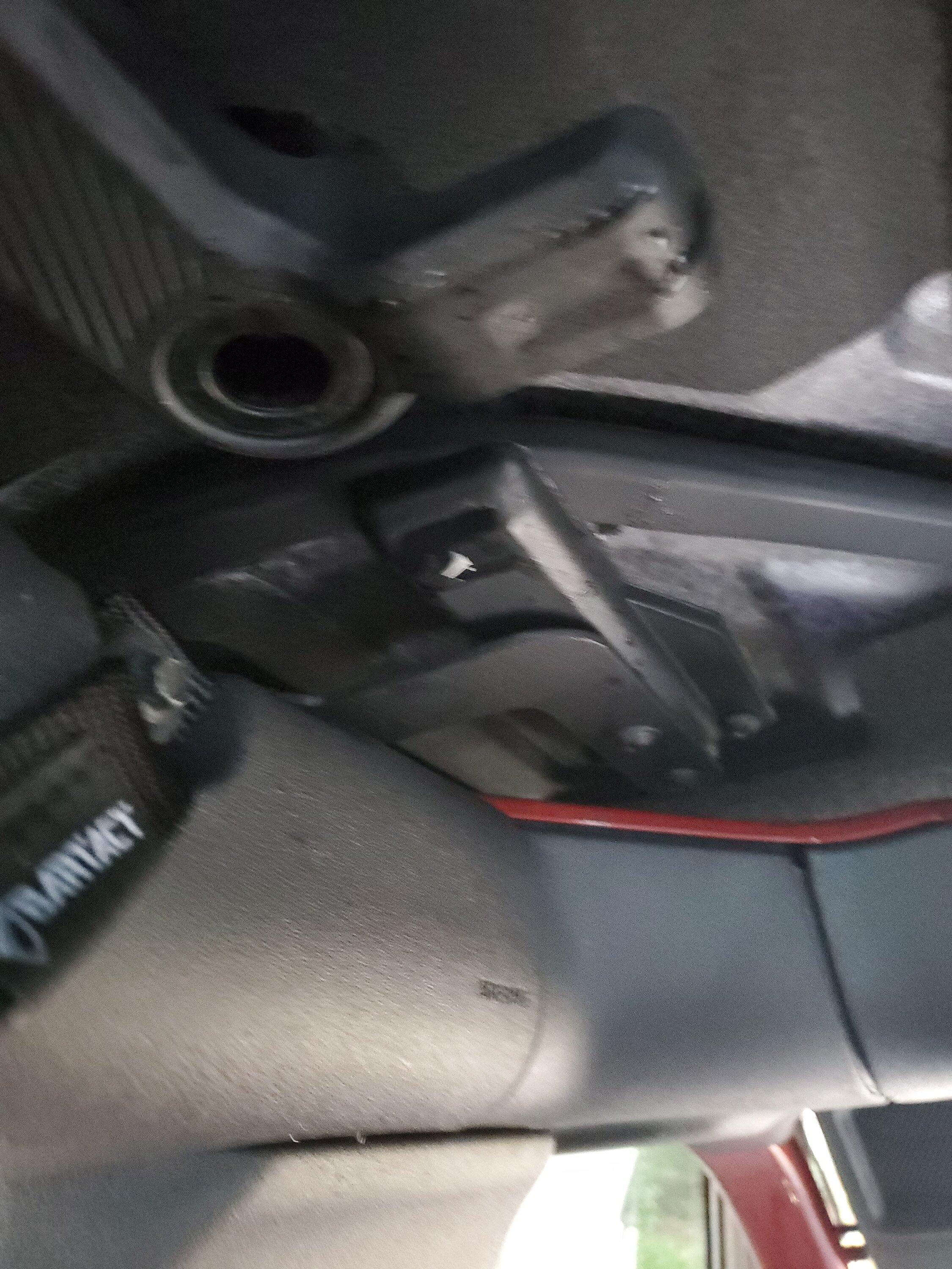 Ford Bronco MIC leak, rear passenger at back clamshell 20230113_092000
