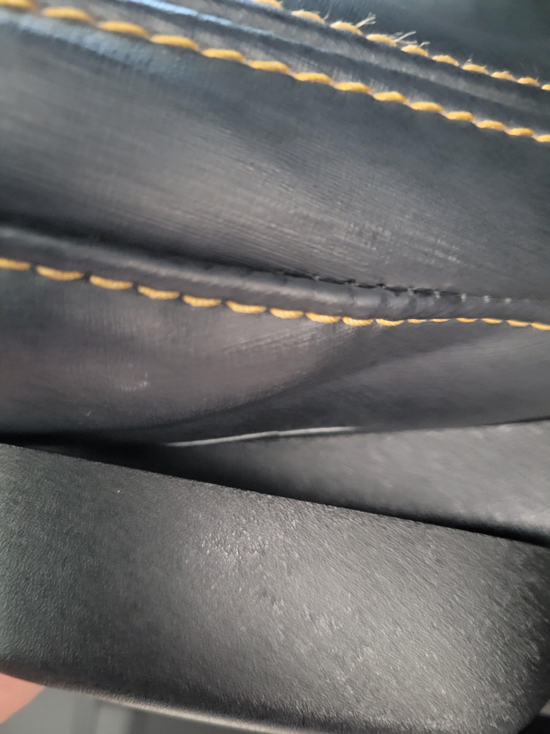 Ford Bronco Seat already tearing/cracking 20230113_141752