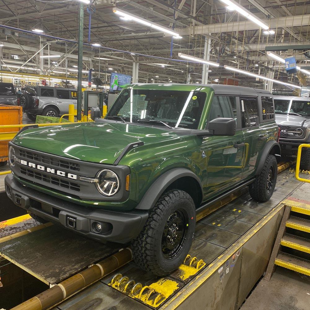 Ford Bronco ERUPTION GREEN Bronco Club 7F84541B-311B-4114-A18C-99974B86C623