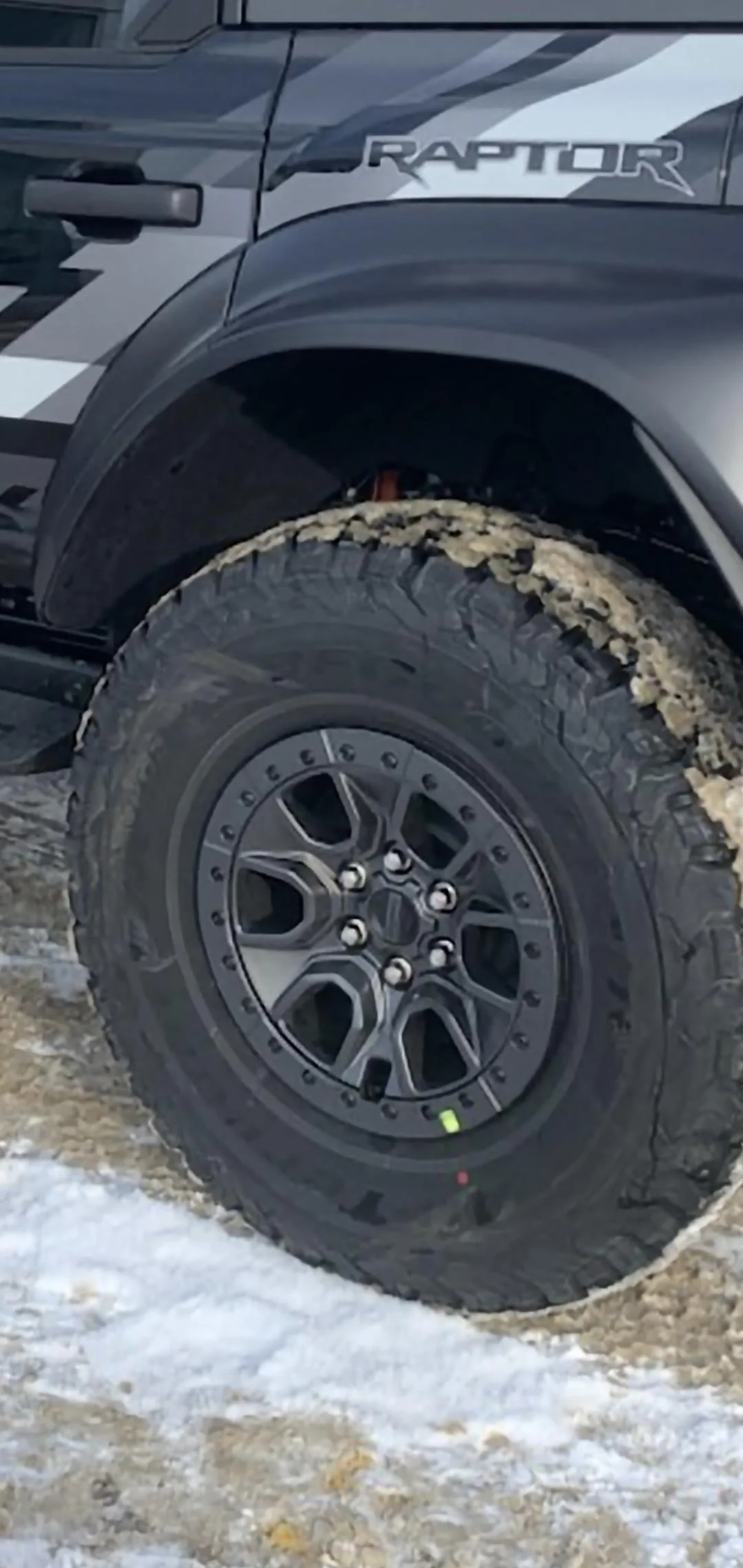 Ford Bronco Raptor beadlocks or not beadlocks Screenshot_20230114-014421_Gallery