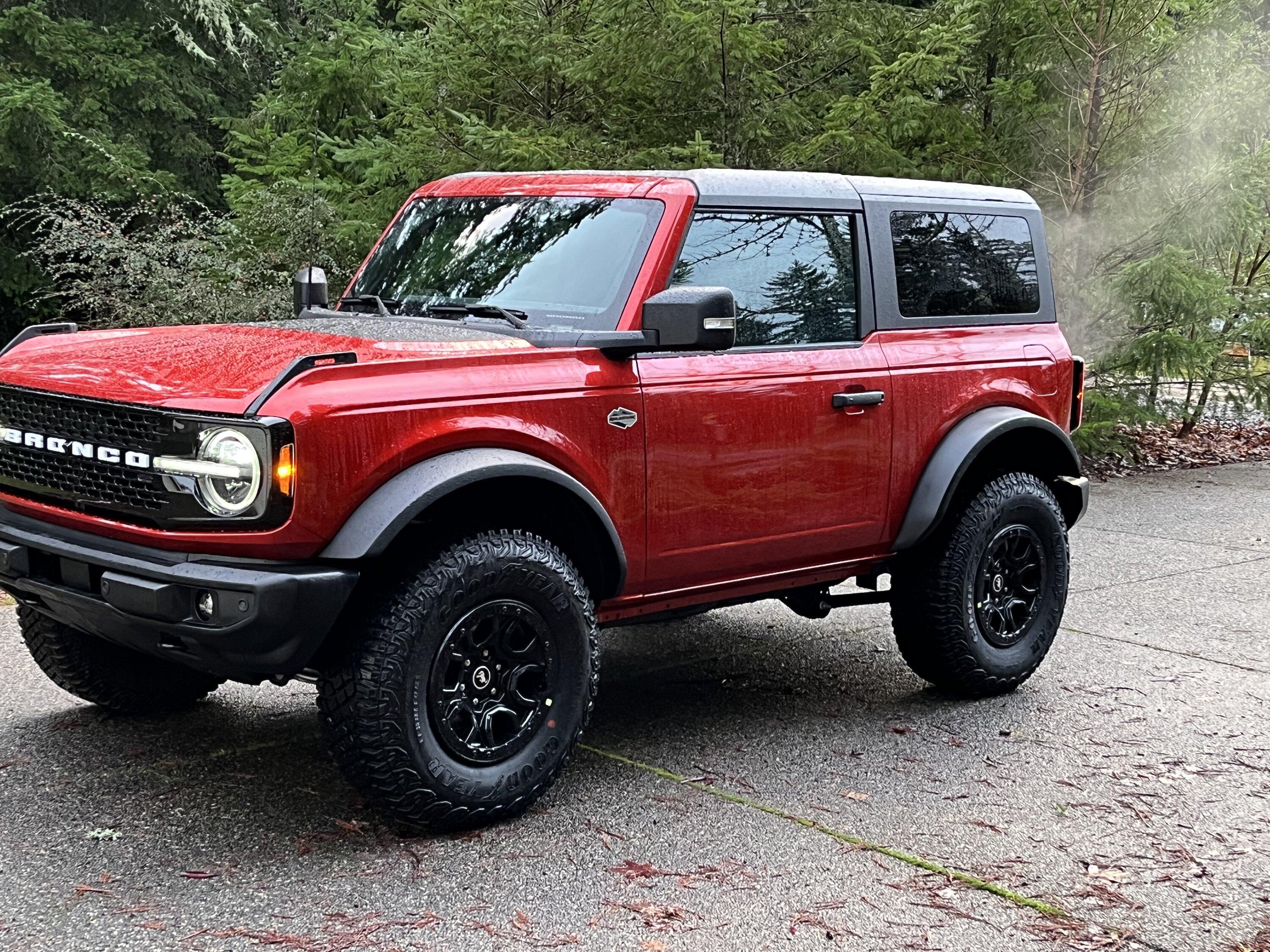 Ford Bronco HOT PEPPER RED Bronco Club 50B04354-CDB4-4C0C-A2FE-CD93B577CDA9