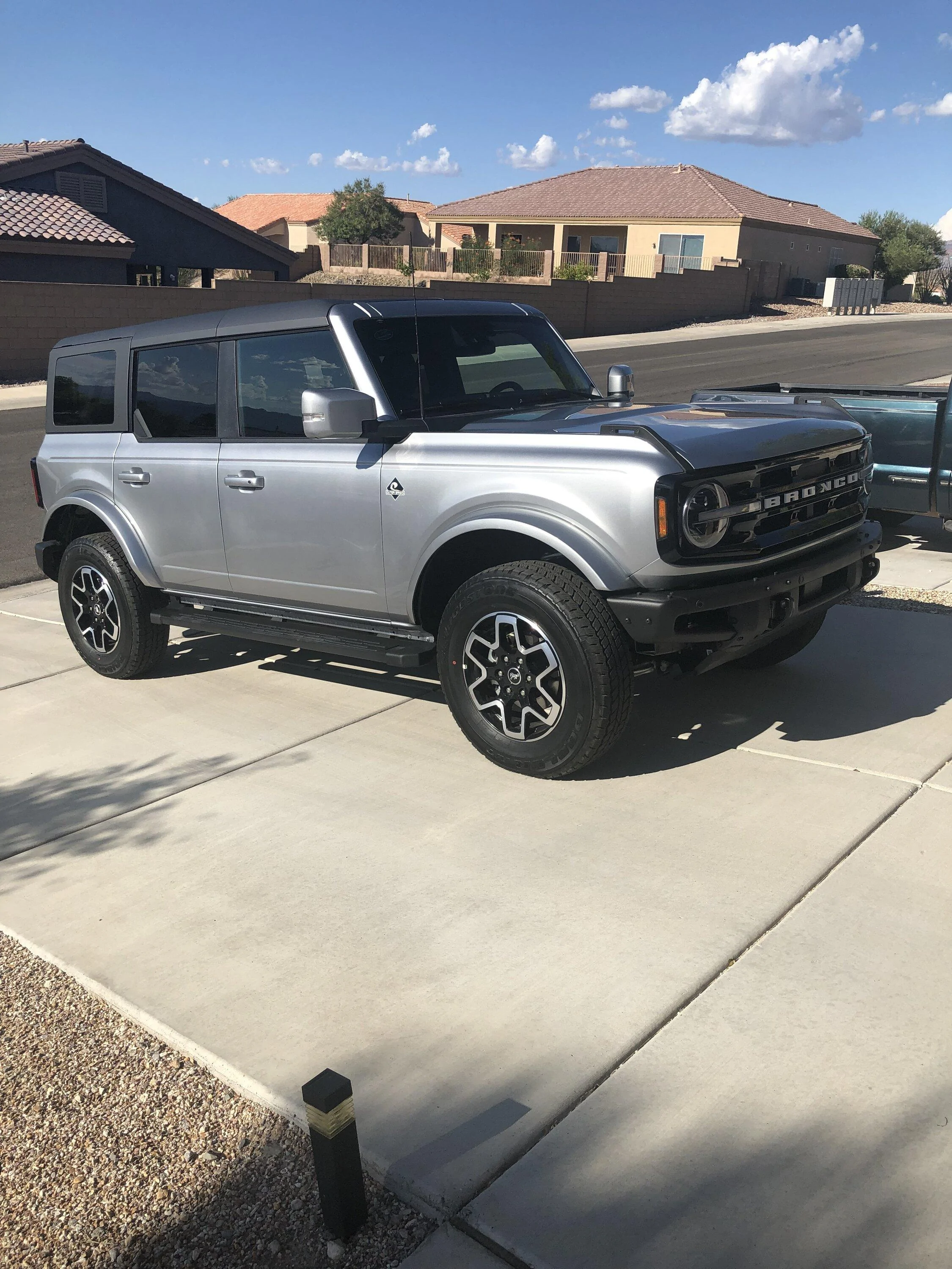 Ford Bronco ICONIC SILVER Bronco Club E09AB1E5-6F90-48D7-AA44-8E33CFE9E0B2