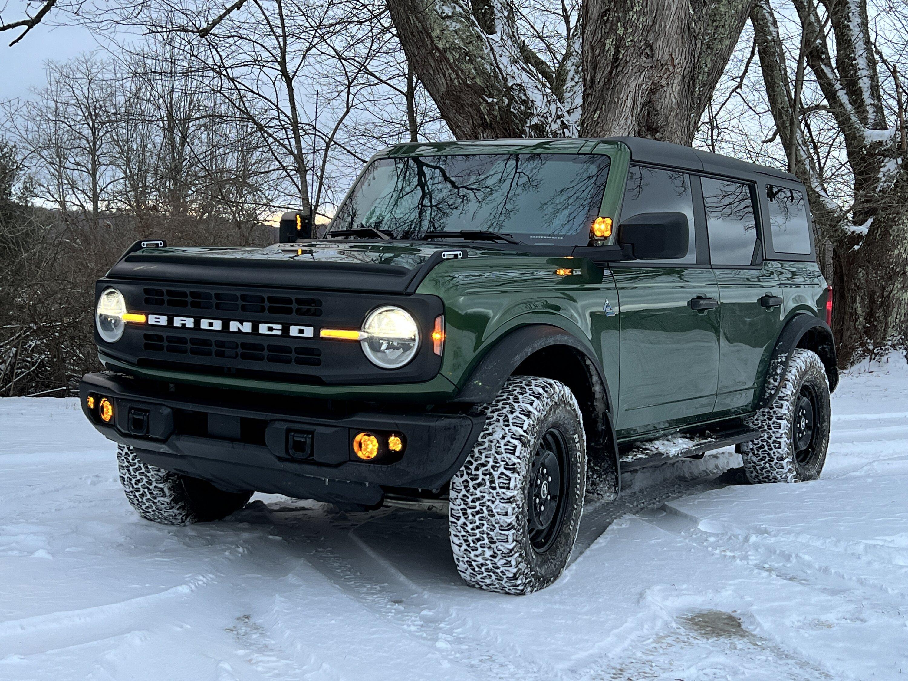 Ford Bronco Minor Fender Damage....Help with part(s) 645D7D58-C367-46BA-B75A-5F0AF6C74941