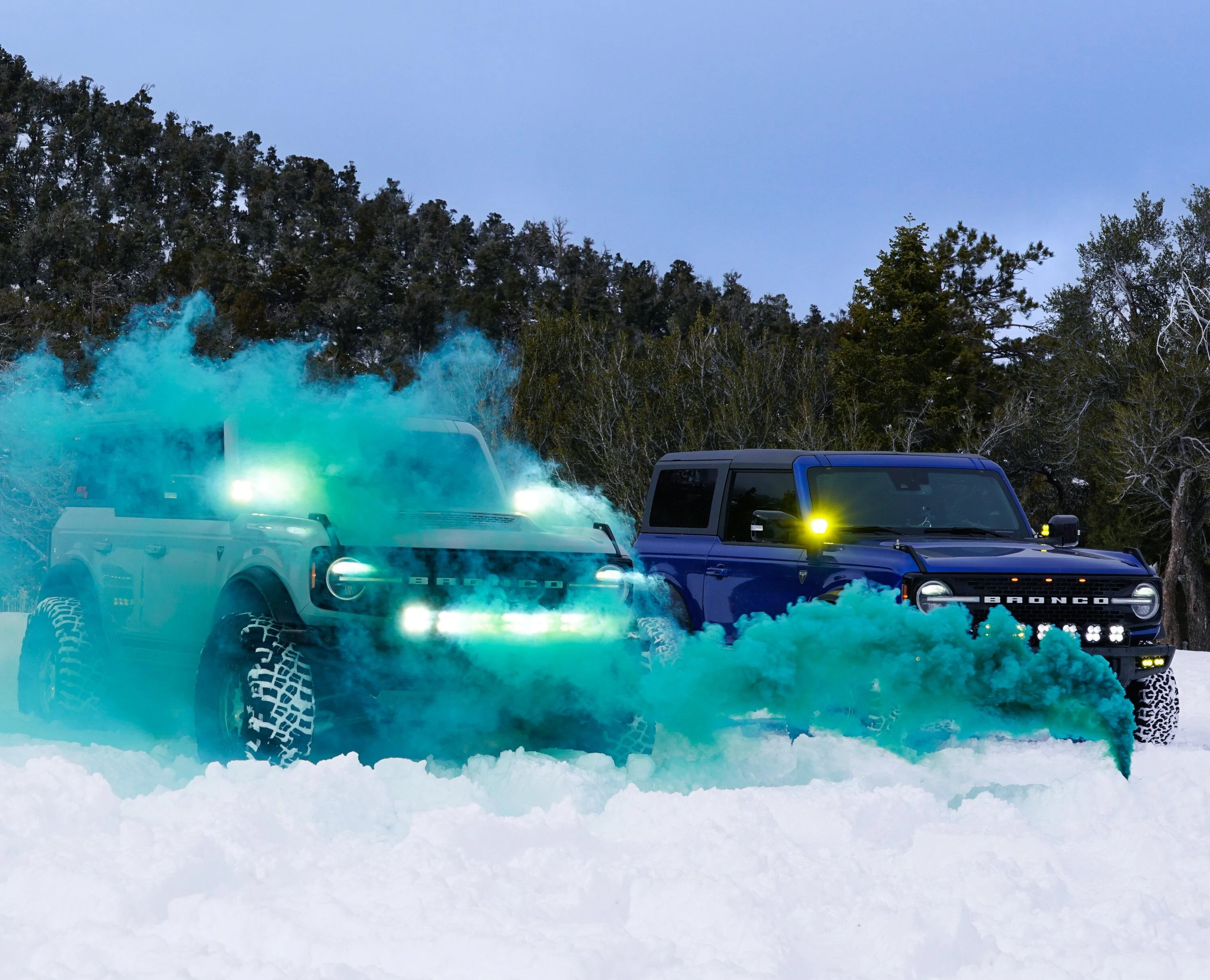 Ford Bronco Smoke and Snow. 477B3766-1BE8-4802-B769-AC7E2C417201