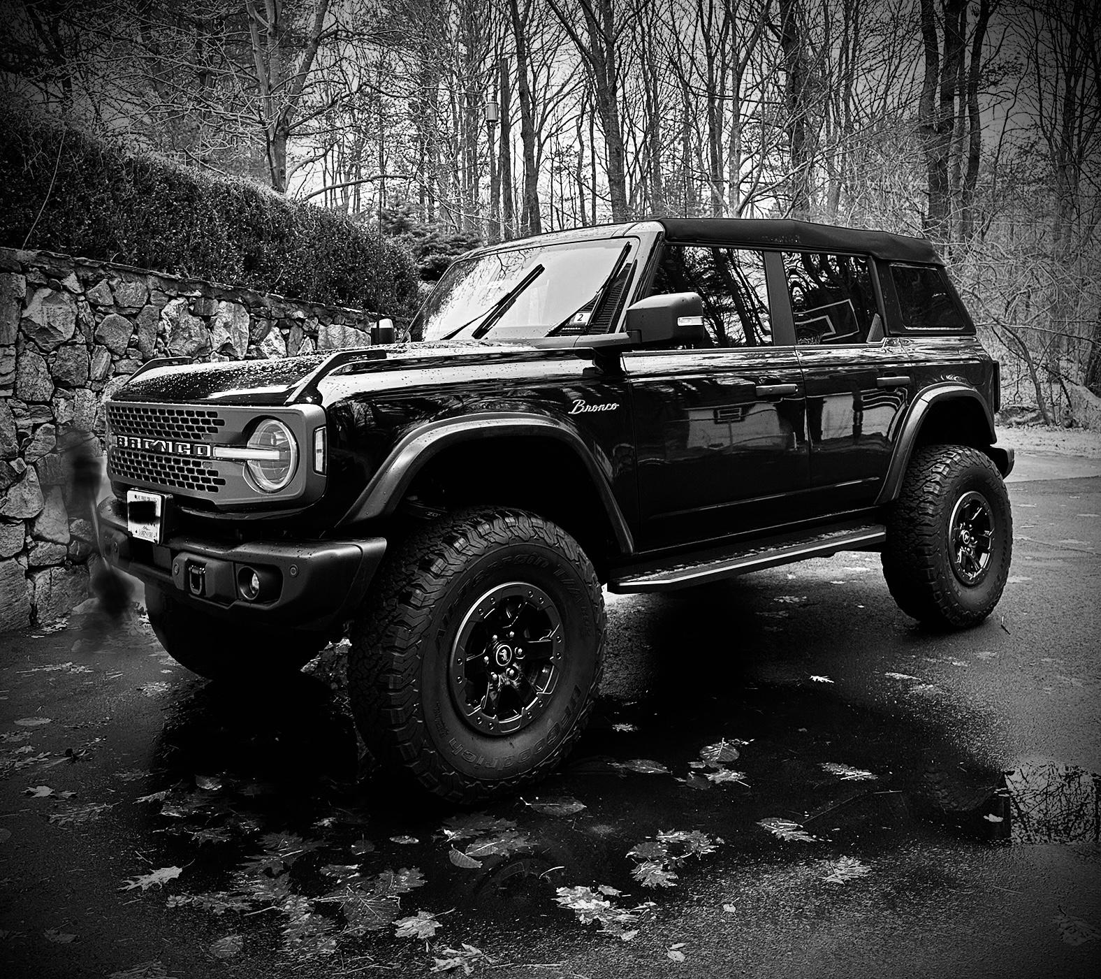 Ford Bronco SHADOW BLACK Bronco Club 1210D10C-D008-438C-AE27-BF1AB1DD39B3
