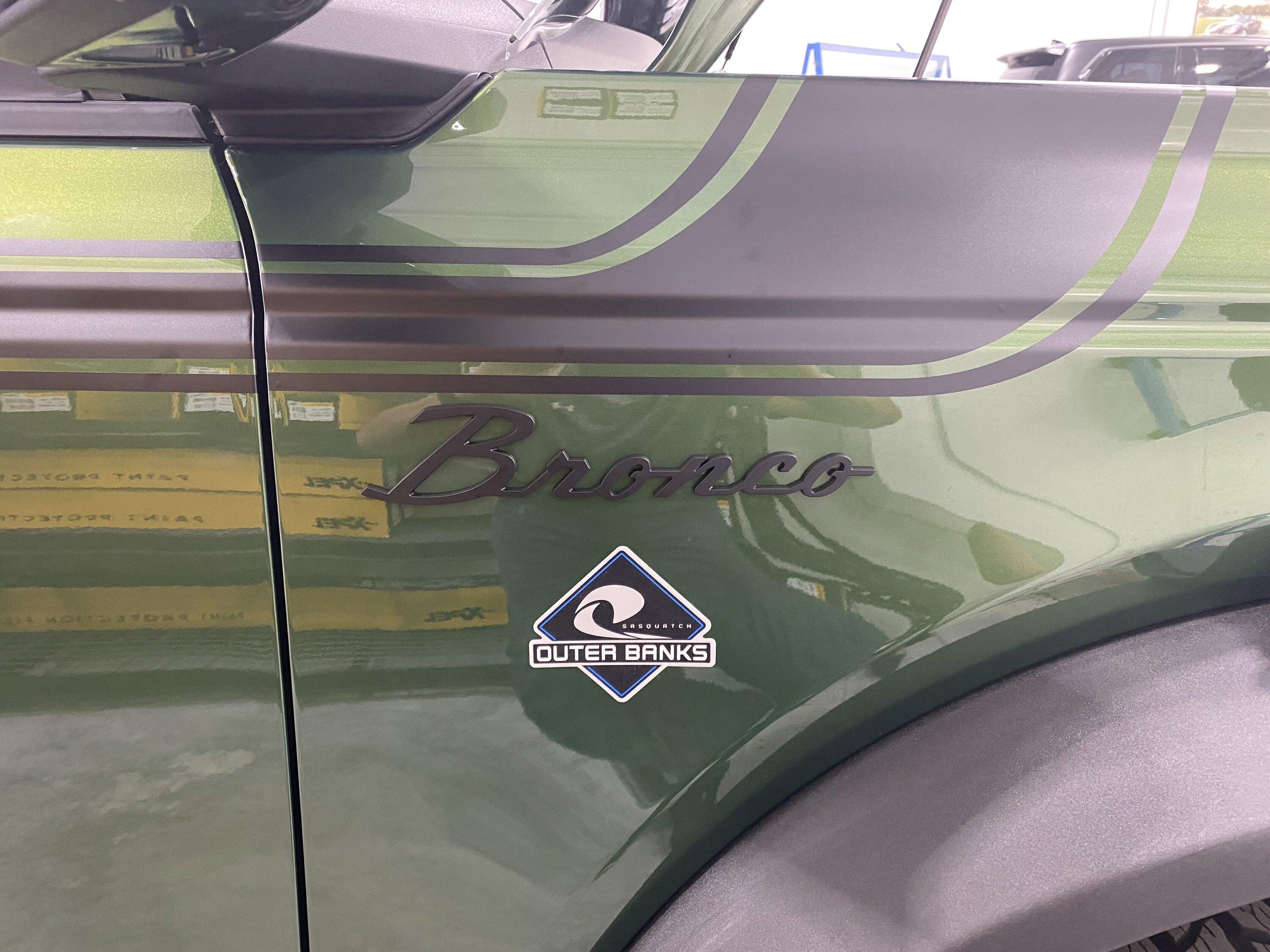 Ford Bronco 2023 2-Door Cactus Gray Special Decor Build IMG_0177