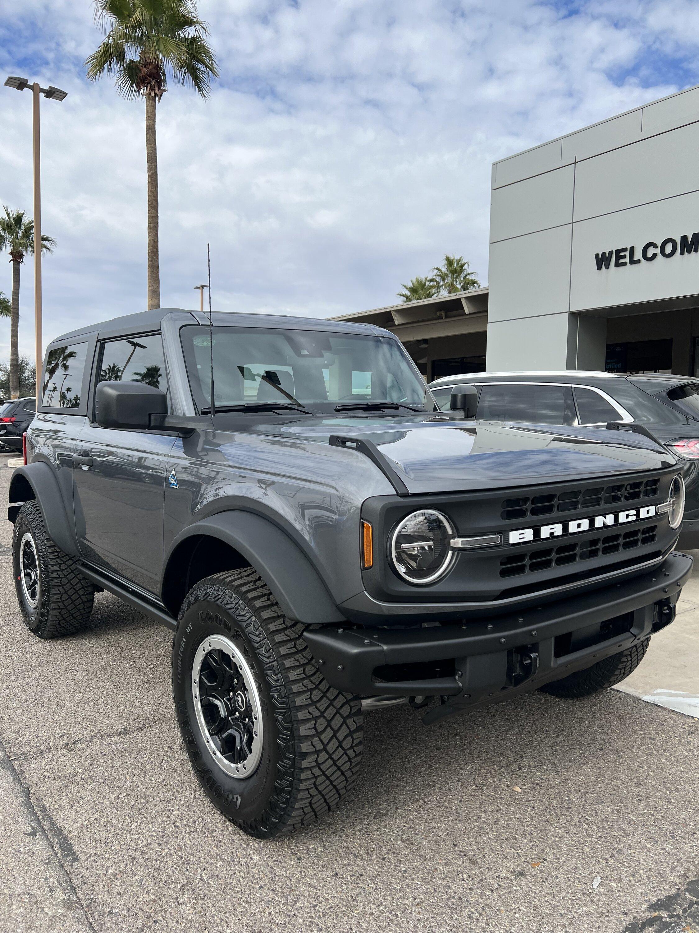 Ford Bronco CARBONIZED GRAY Bronco Club 1E4083AE-AD3B-4BB4-AB0E-97E0D65416EA