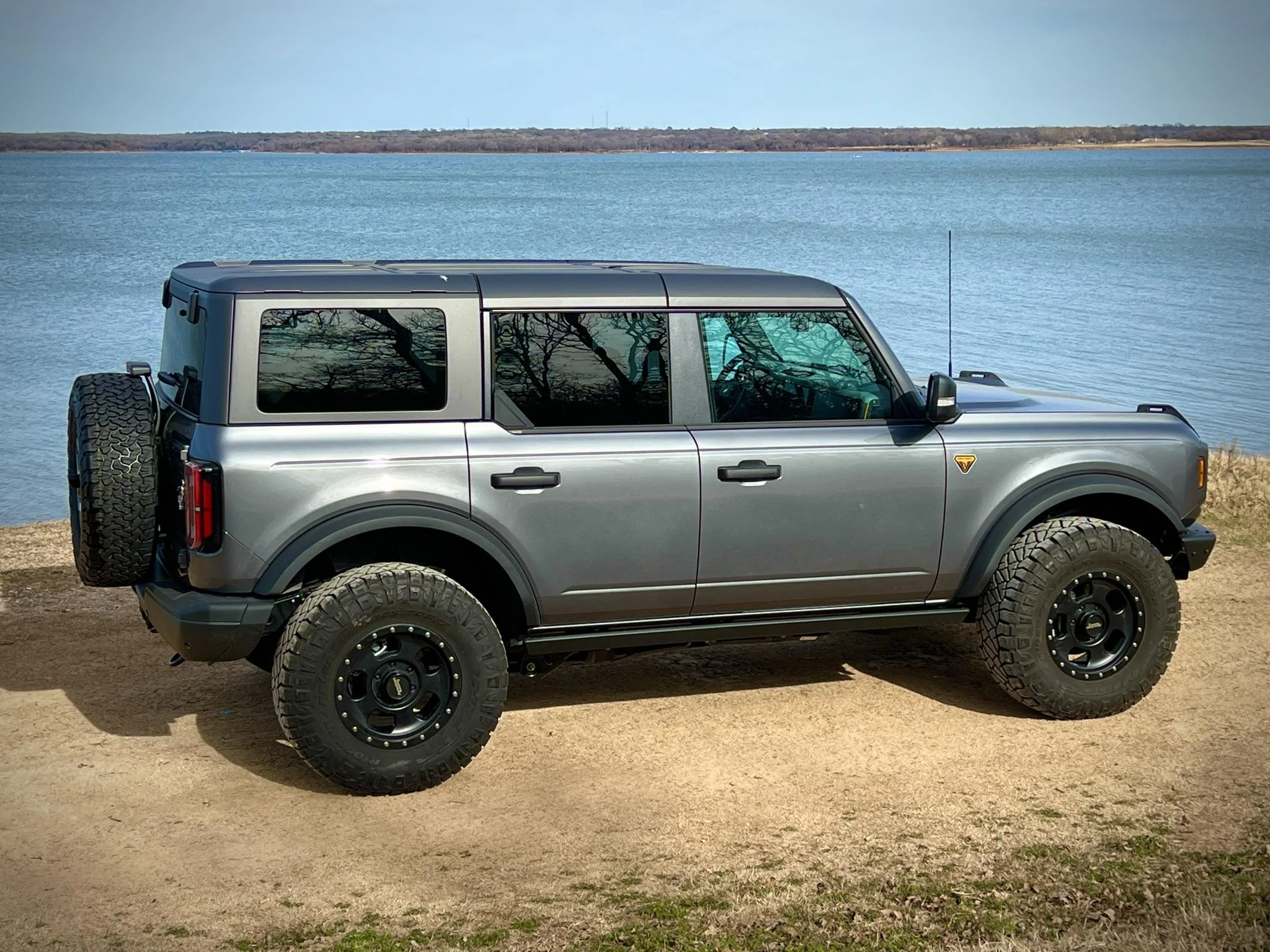Ford Bronco CARBONIZED GRAY Bronco Club 88E0E1E0-2A18-473C-88B4-F4C4E8E60FB1