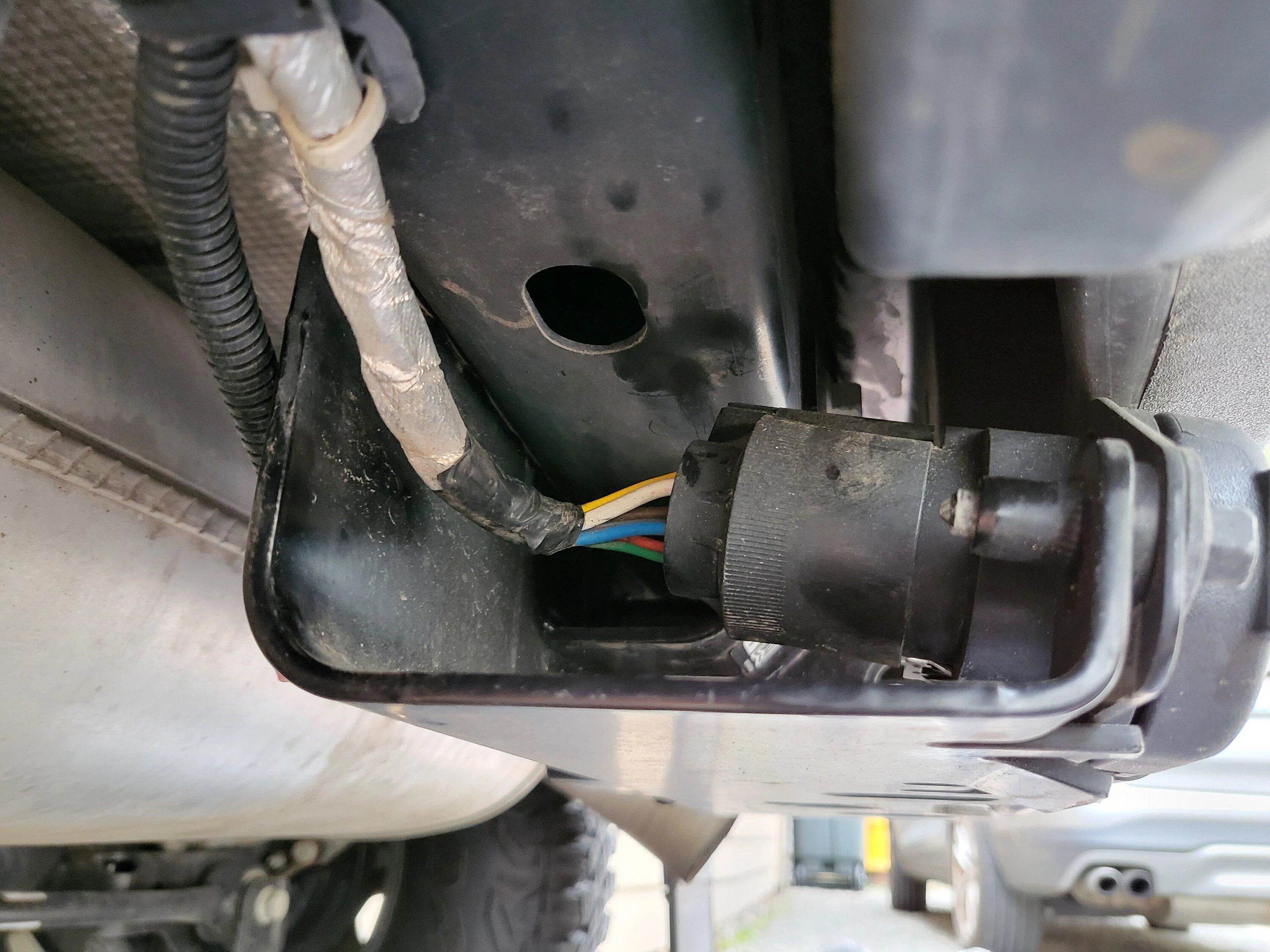 Ford Bronco Diode Dynamic Hitchpod Install Help 20230117_152112
