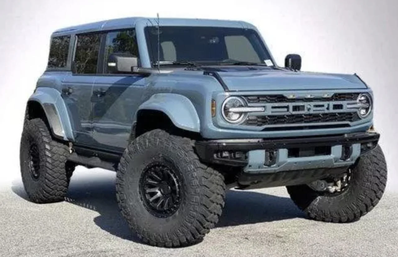 Ford Bronco Color match flares, top and grill?  Would you do it? 9288E301-848F-40D1-ACA2-C76184F2890A