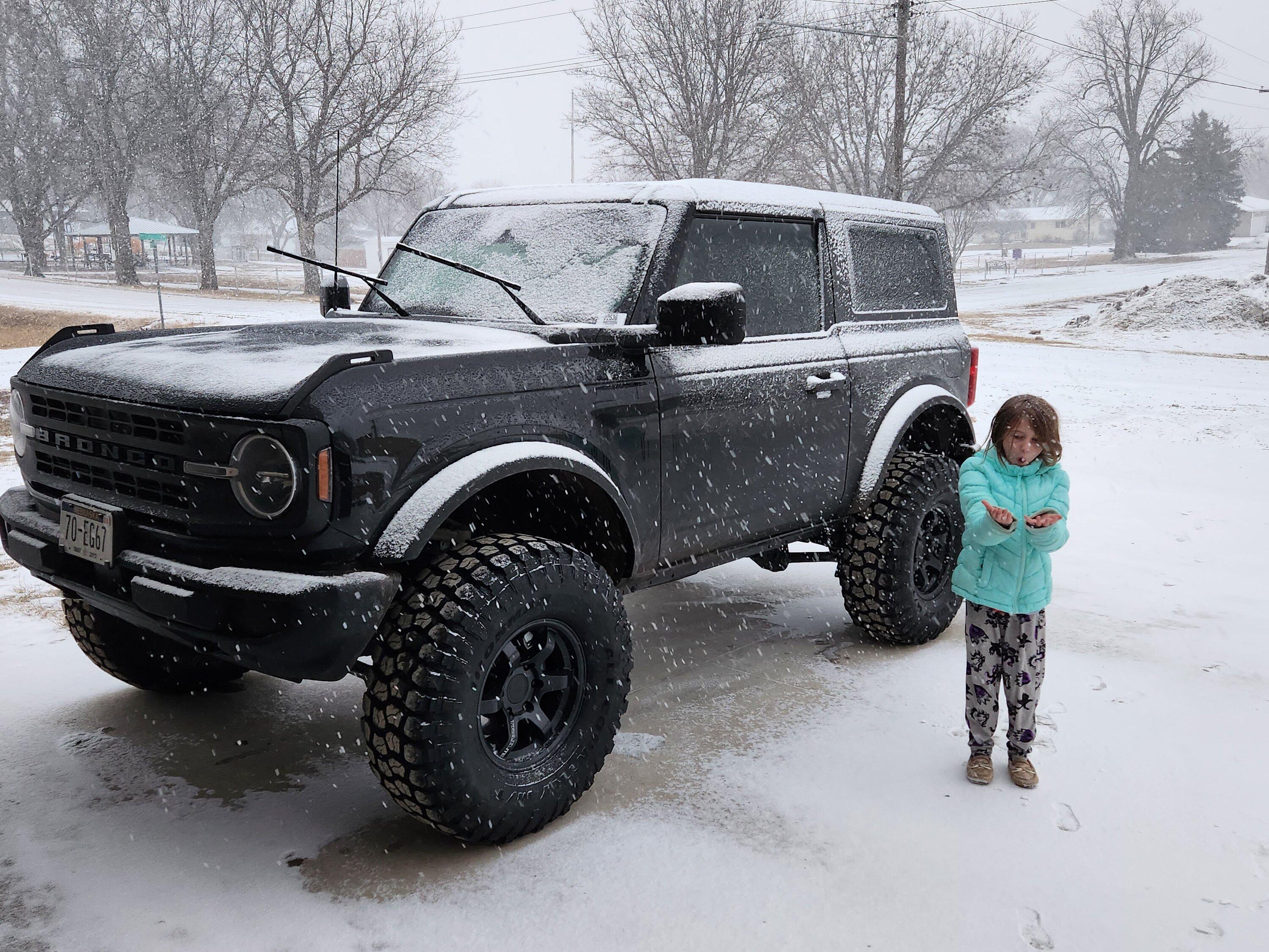 Ford Bronco Whoa its snowing.. 20230118_164802