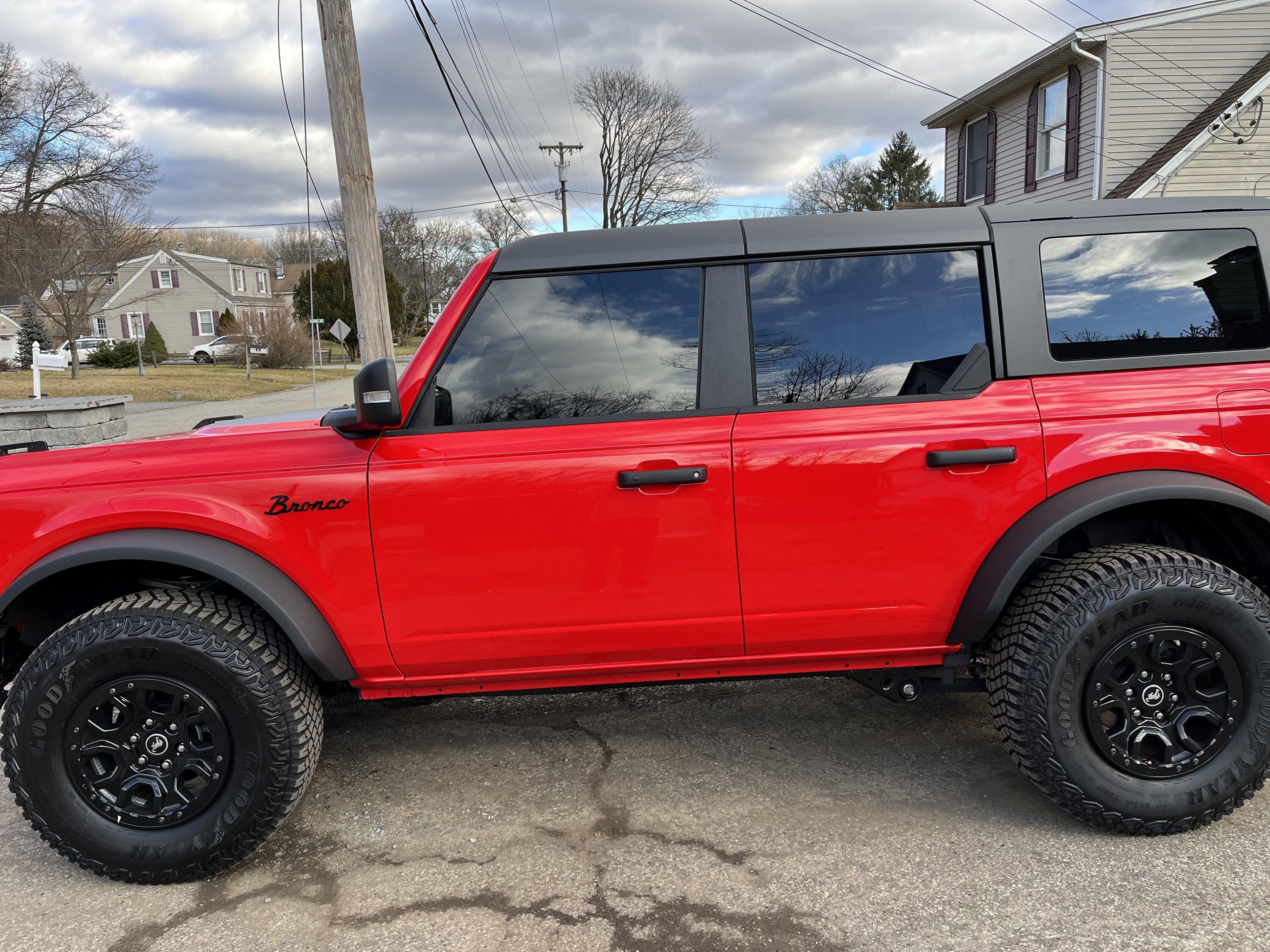 Ford Bronco RACE RED Bronco Club B33C99E1-925D-4474-9410-0DB43C8119D6
