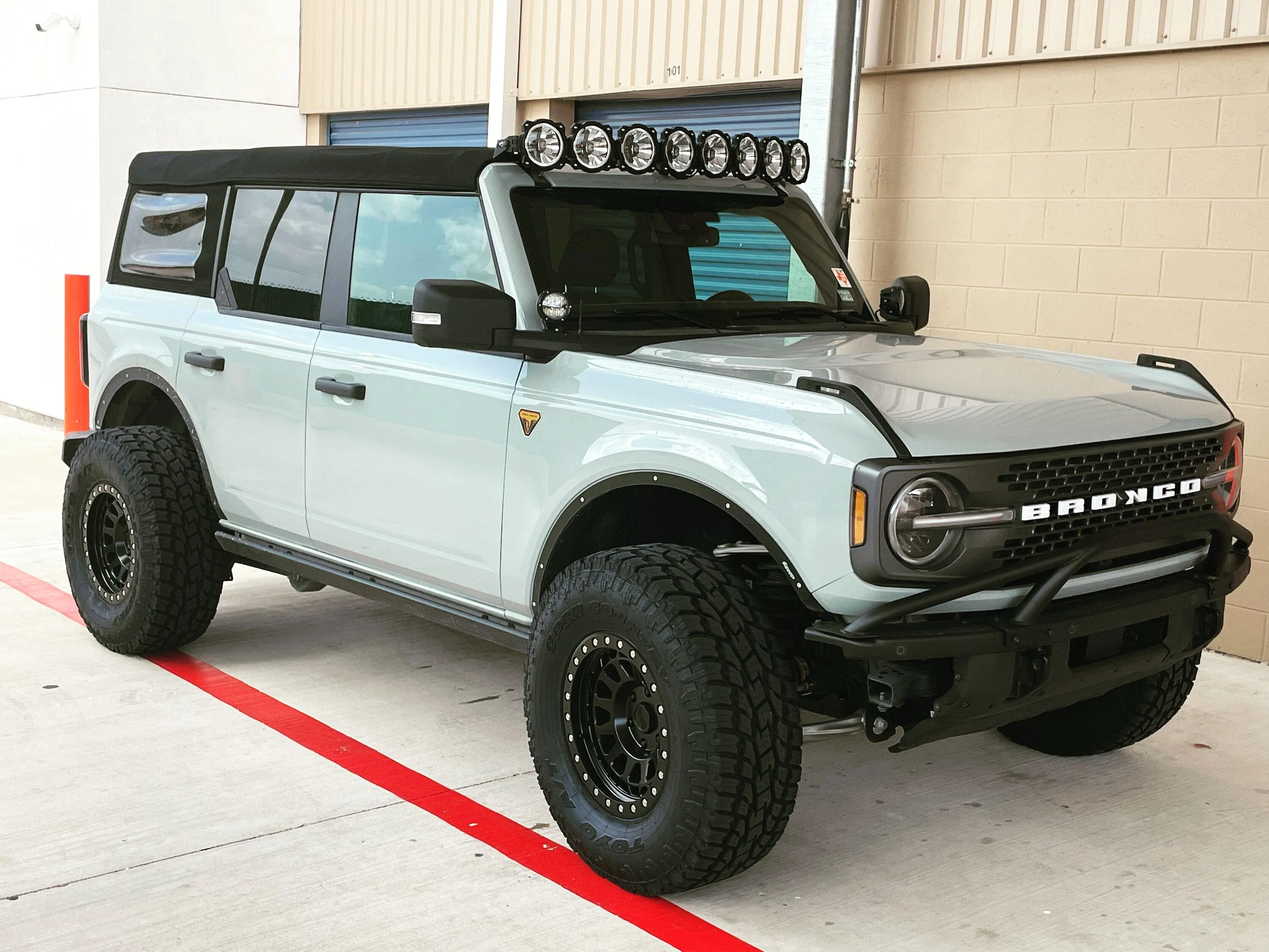 Ford Bronco CACTUS GRAY Bronco Club 234C650B-D338-434D-977B-C33076D4C0D1