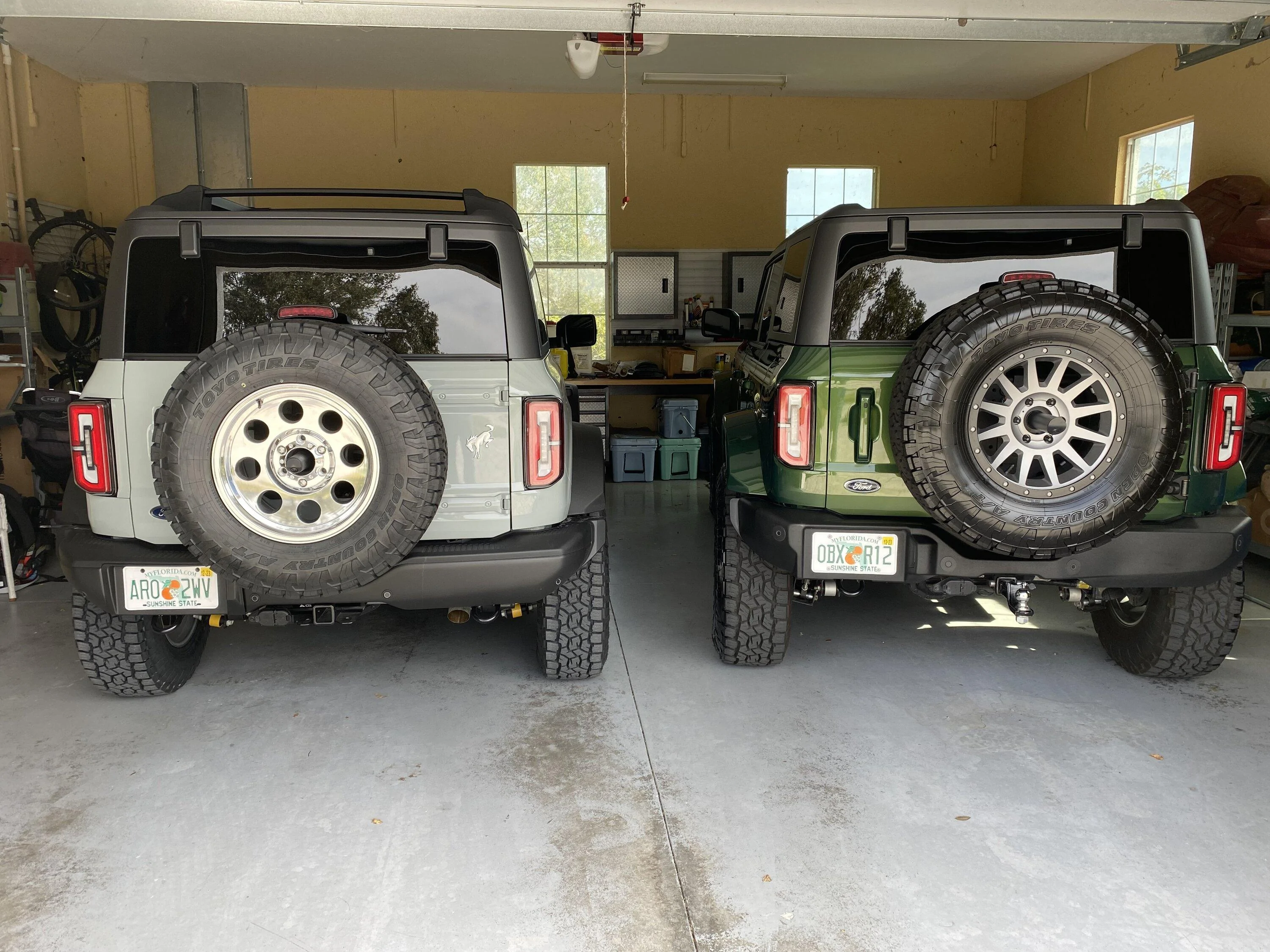 Ford Bronco 2023 2-Door Cactus Gray Special Decor Build IMG_0593