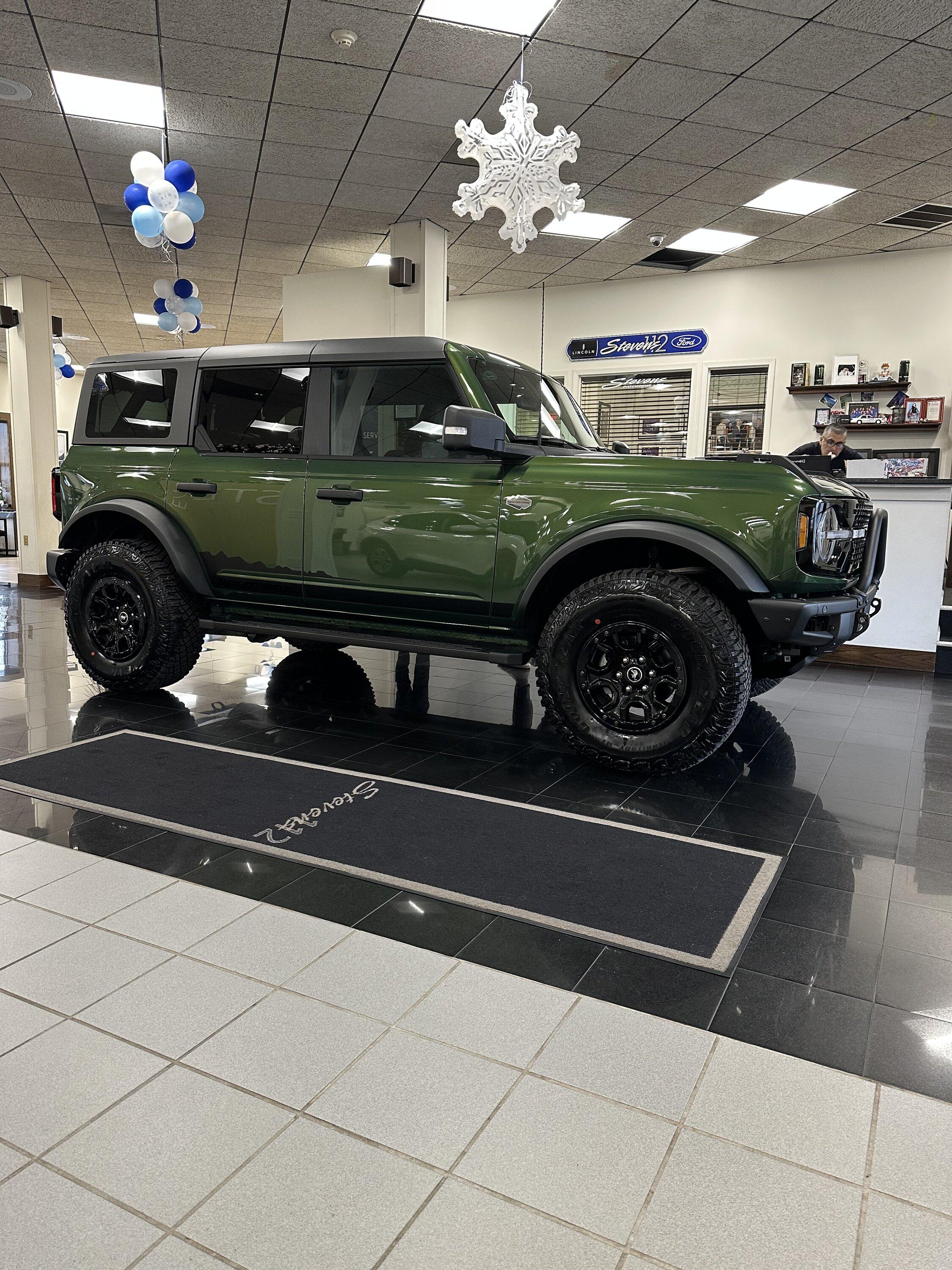 Ford Bronco ERUPTION GREEN Bronco Club DEF65320-FAF5-4F68-82FC-A70DE11D8B87