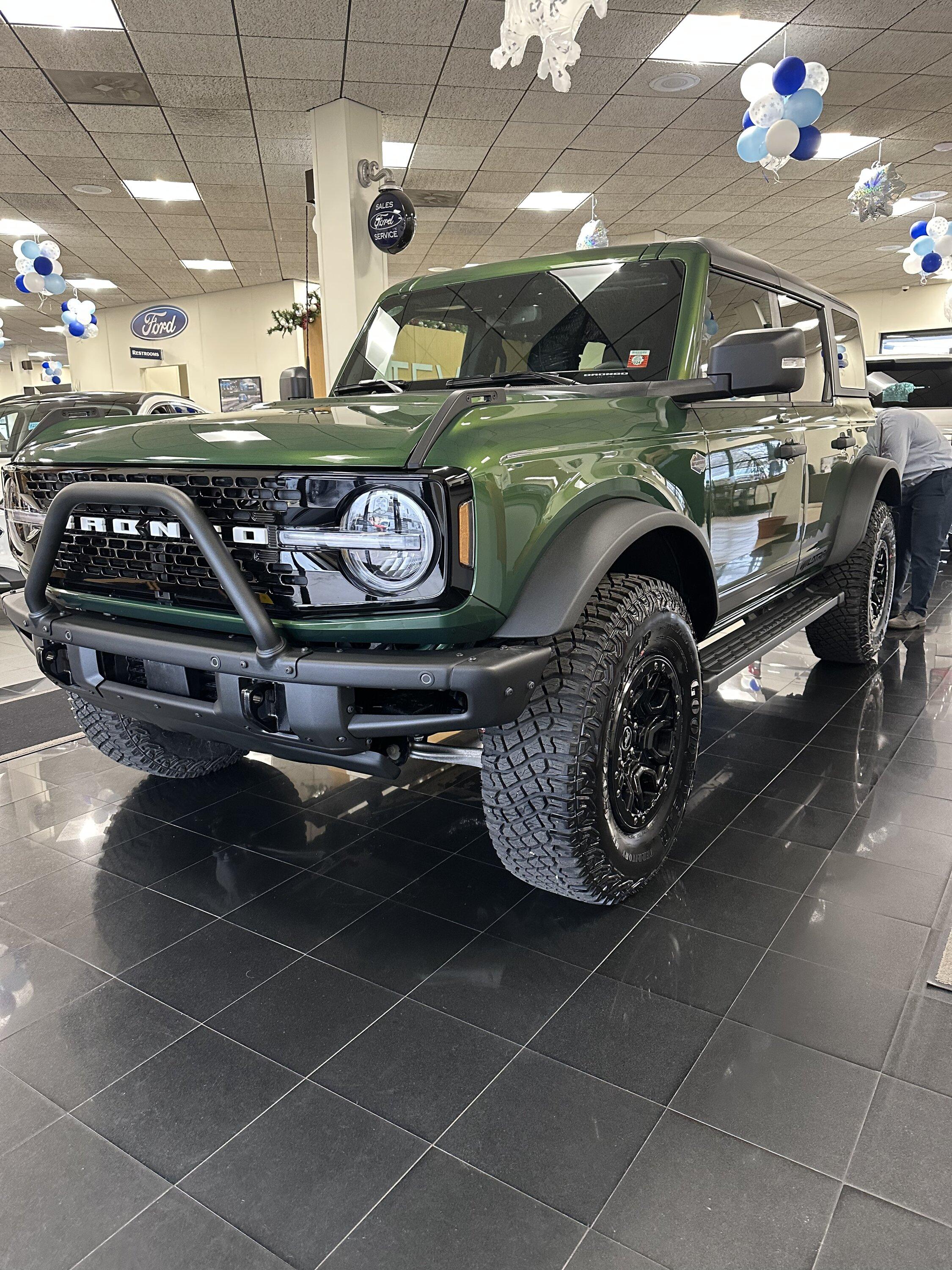 Ford Bronco ERUPTION GREEN Bronco Club C5742DB2-22CD-4A35-BC59-DC795B902EC0
