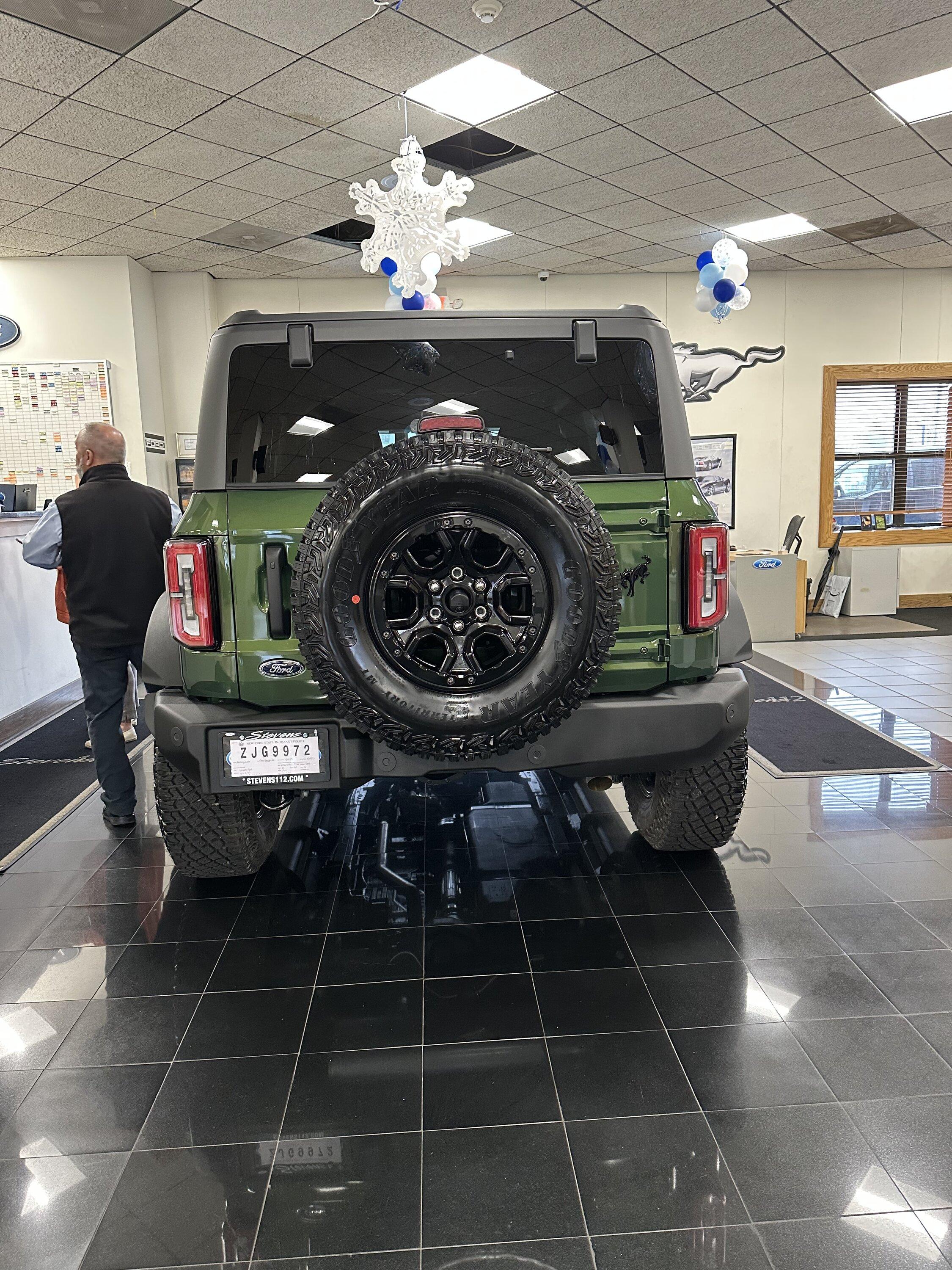 Ford Bronco ERUPTION GREEN Bronco Club 13303640-4C74-490A-8FB4-FFE662AAB85D