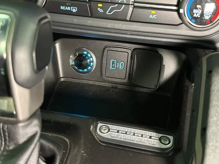 Ford Bronco Complete Stereo Overhaul (Upgrade From Base Stereo)! conductor