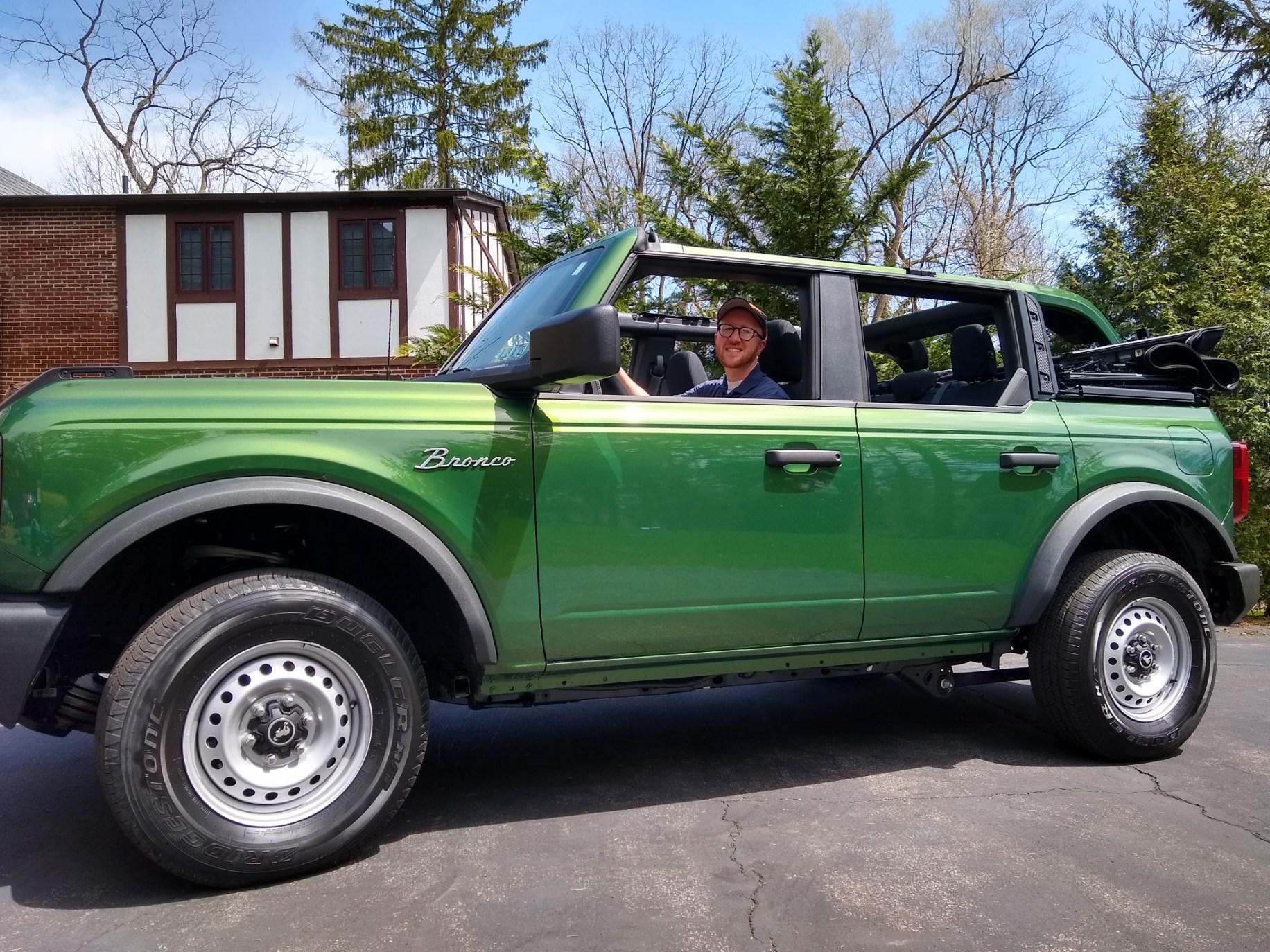 Ford Bronco ERUPTION GREEN Bronco Club A15A5872-E113-4794-A49B-56DAA4317E70