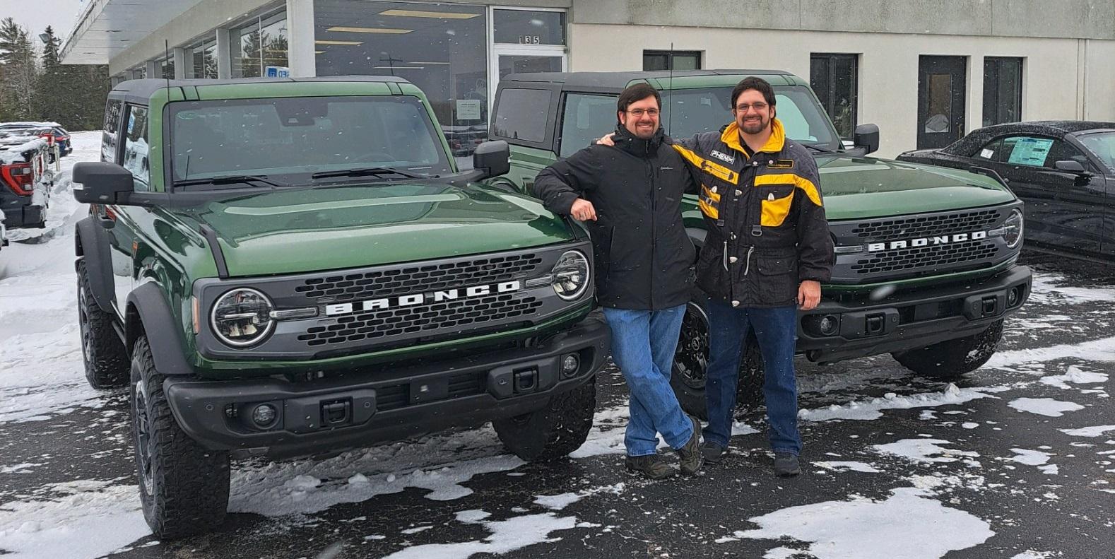 Ford Bronco 🧍🏻🧍🏻Twin brothers ordered identical Broncos on same day and got both delivered on same day 25158
