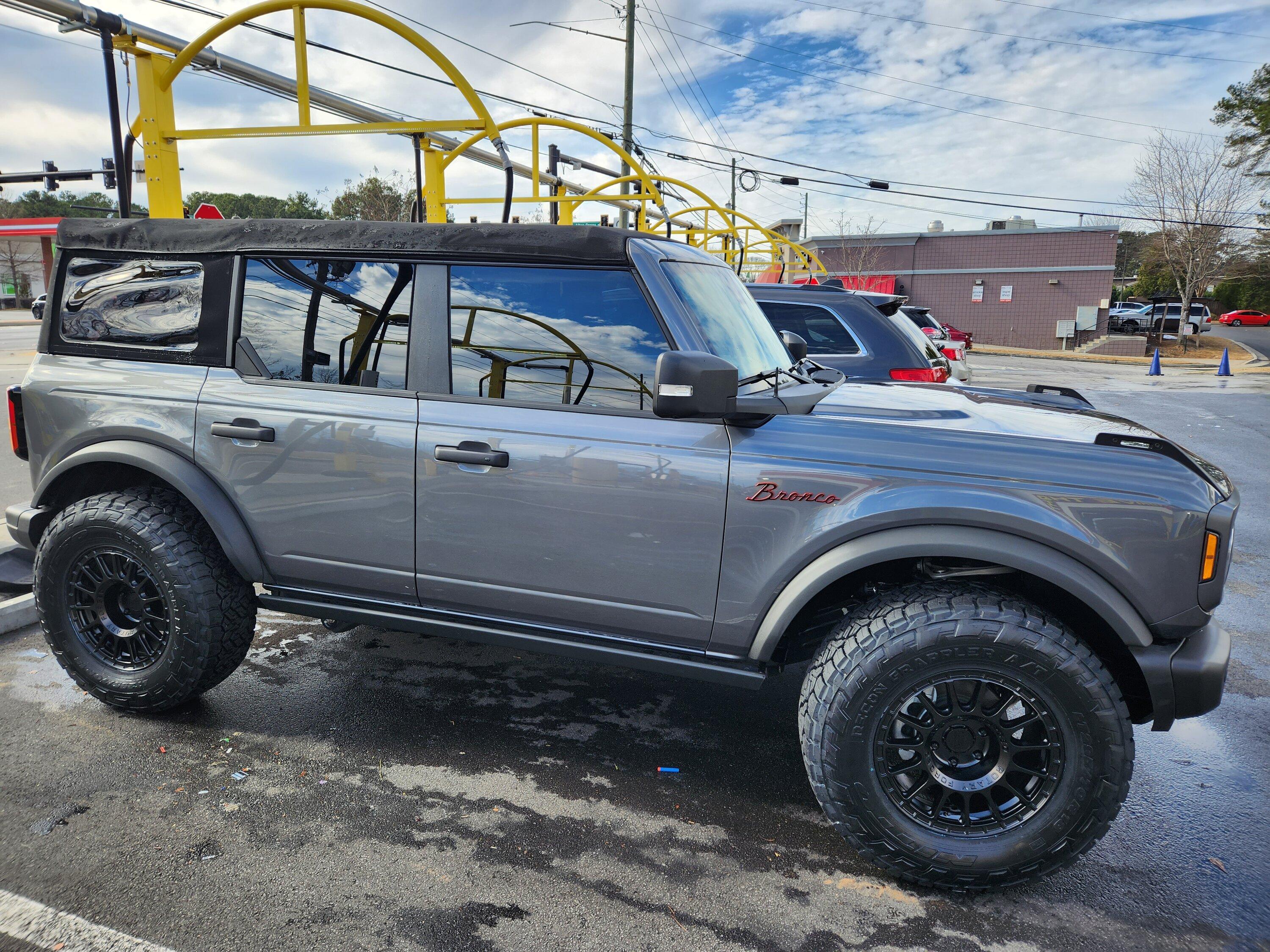 Ford Bronco CARBONIZED GRAY Bronco Club 20230121_122530