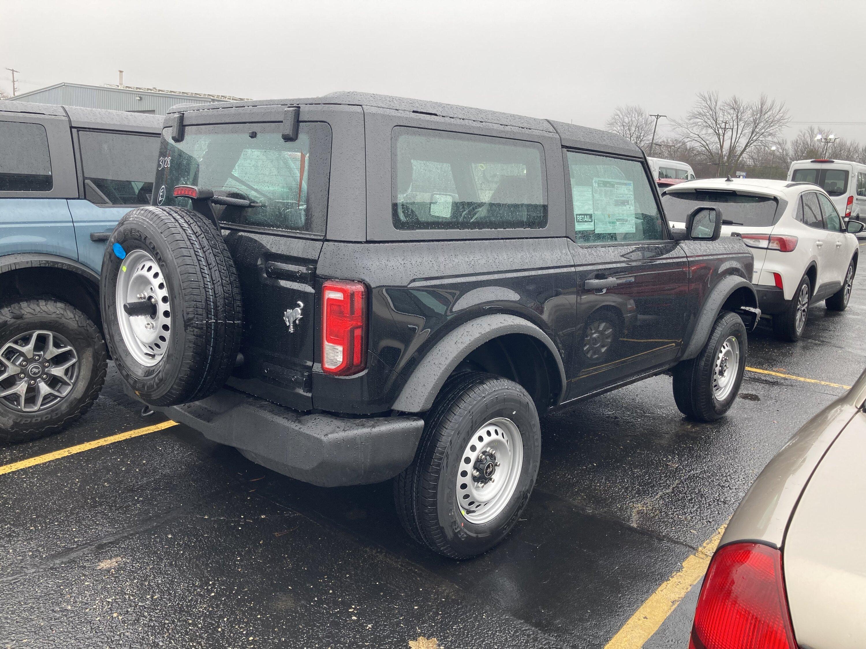 Ford Bronco The 2023 Shadow Black Base Experience 439988C1-025C-4C28-92A3-0E355883BBD6