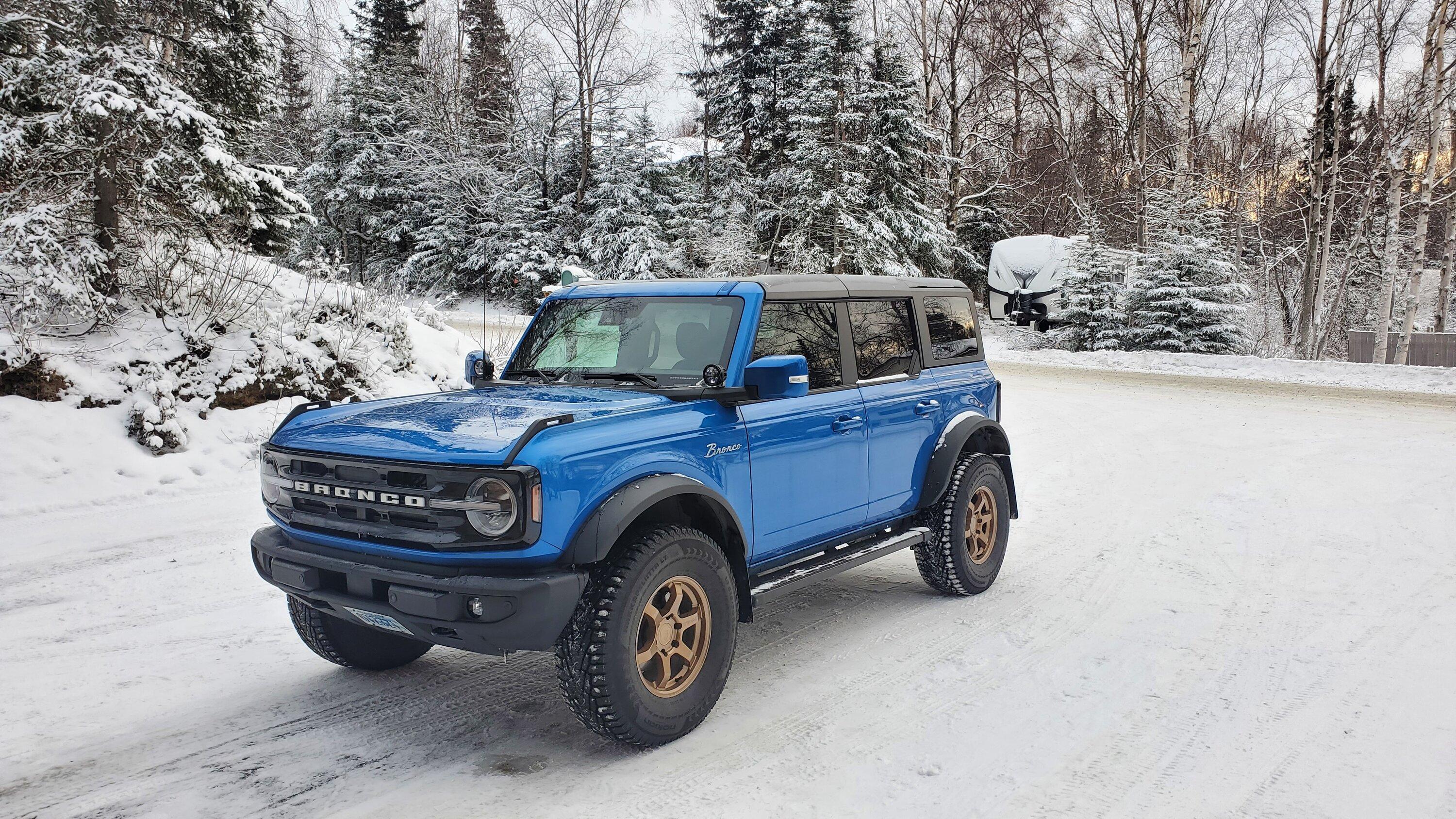 Ford Bronco Can't decide between Eruption Green and Velocity Blue!!! 20221203_135350