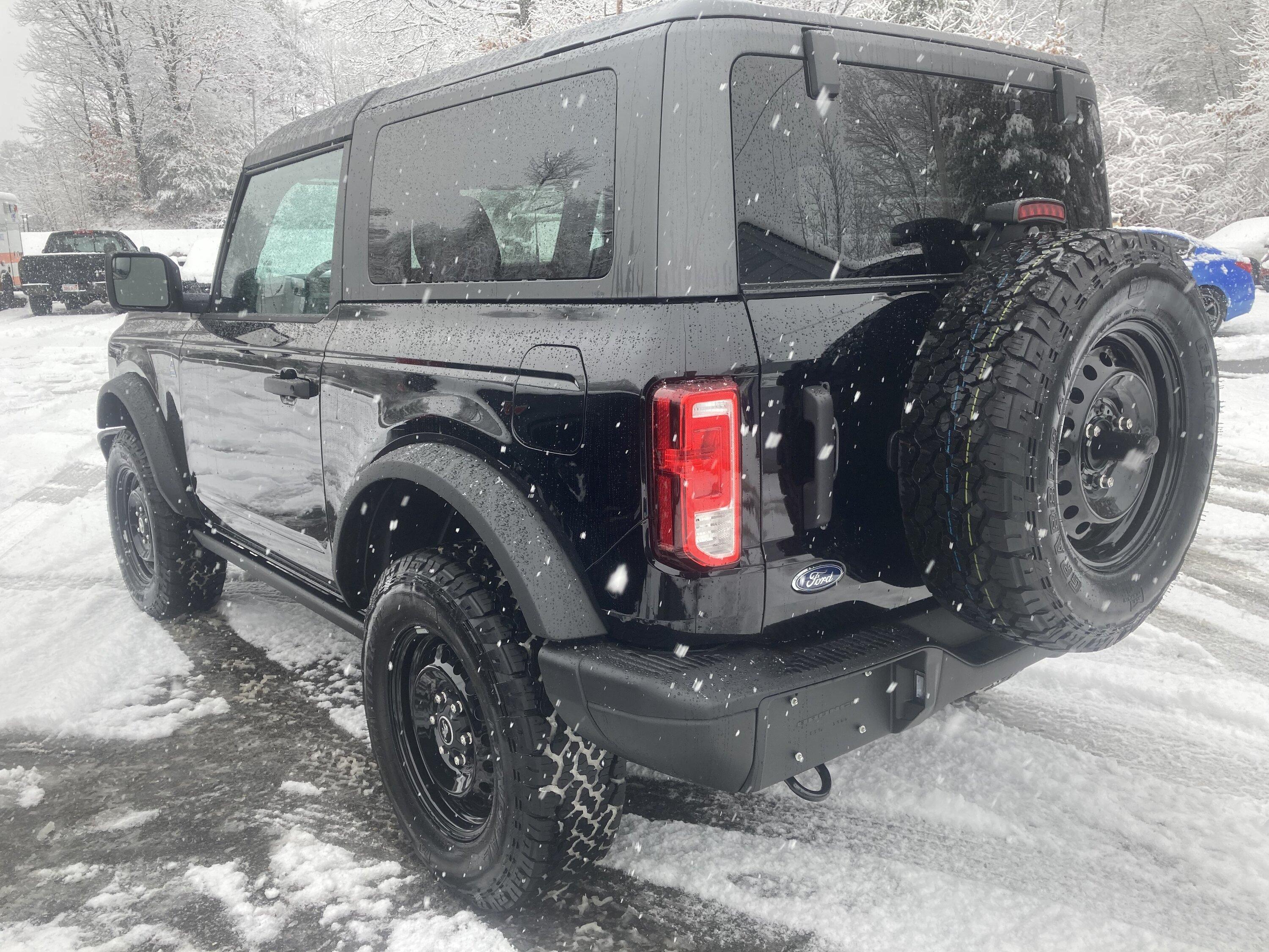 Ford Bronco SHADOW BLACK Bronco Club C8D959E9-2B15-4B71-BE20-BB7952828E6B