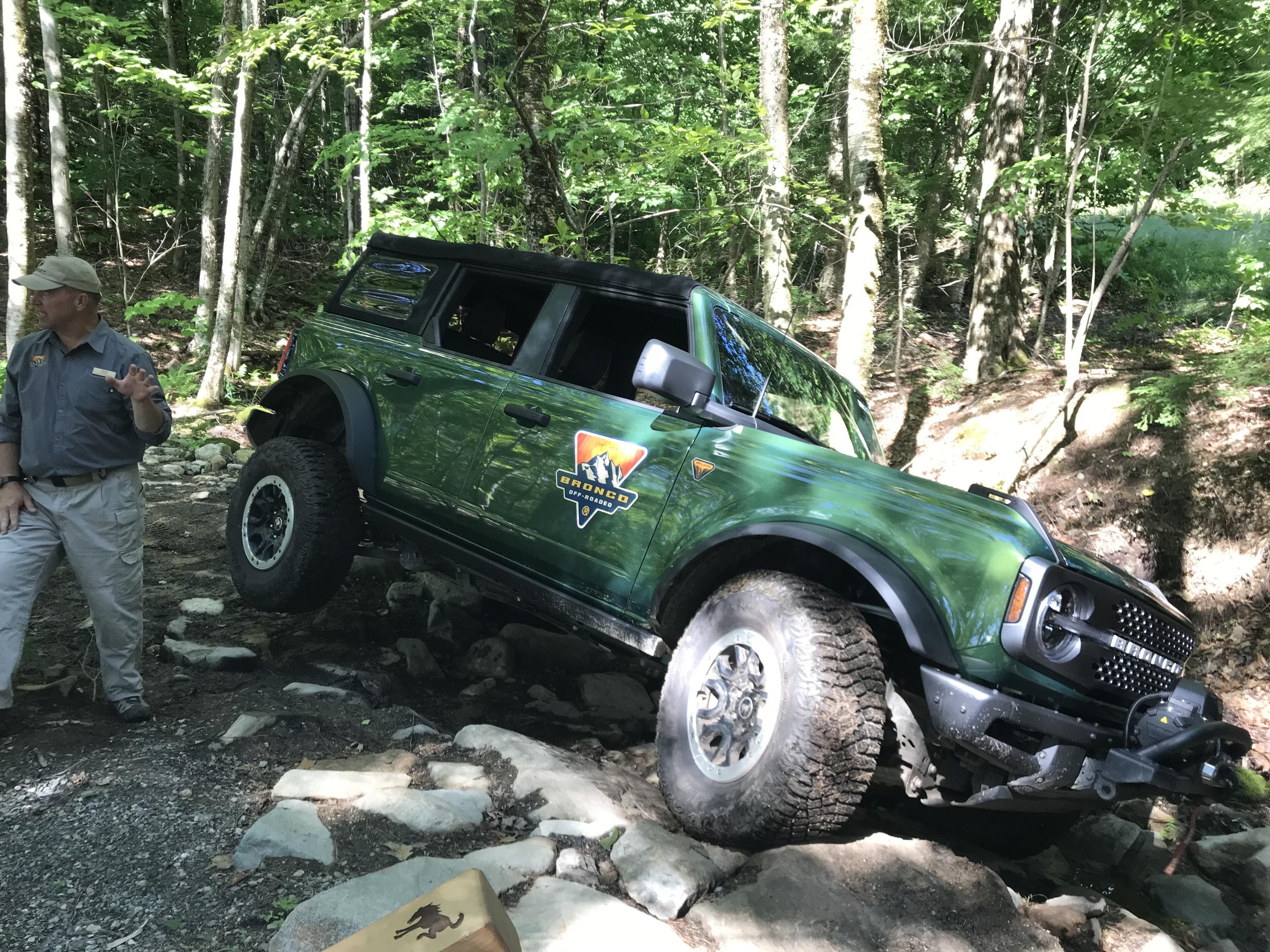 Ford Bronco Can't decide between Eruption Green and Velocity Blue!!! hkUjWZW