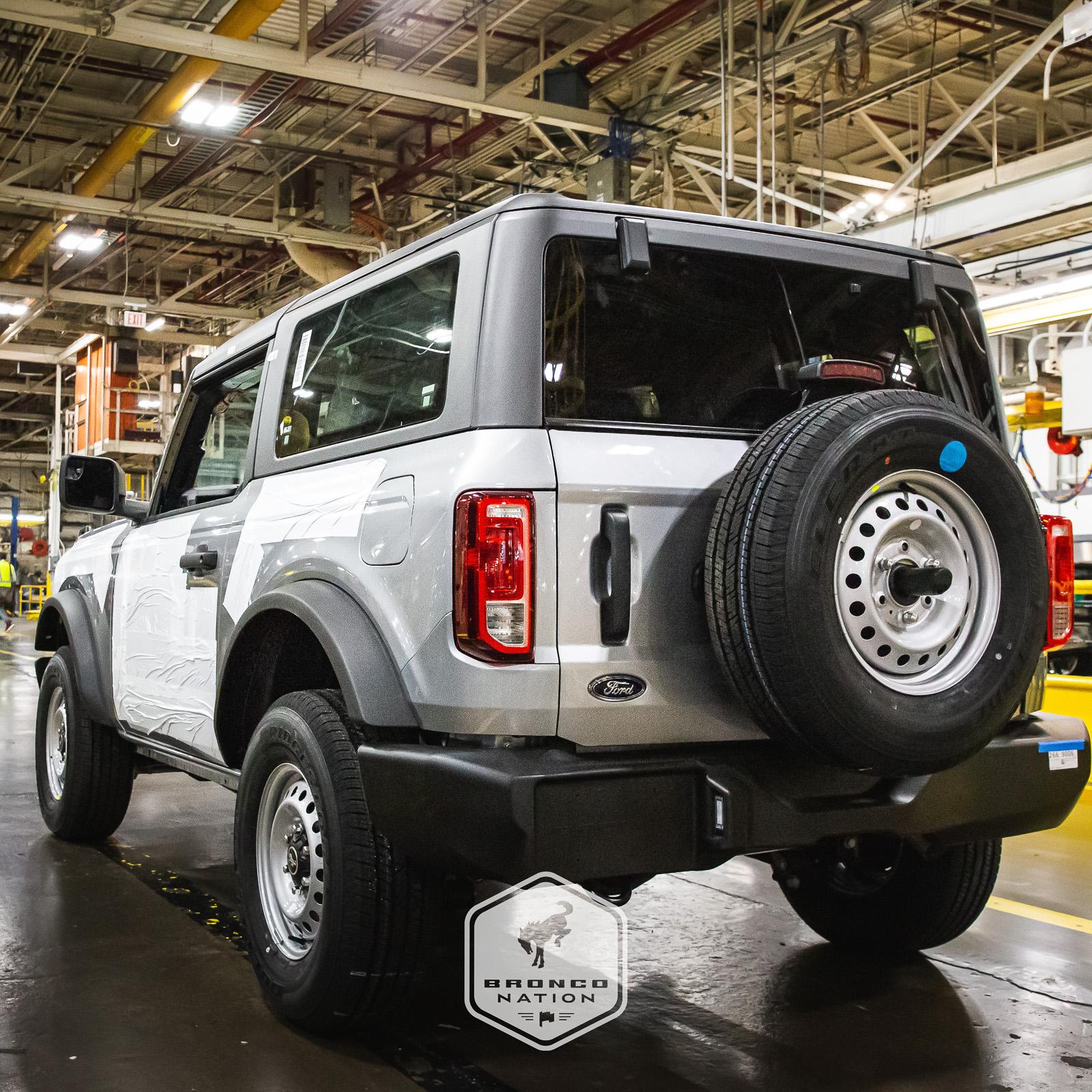 Ford Bronco Iconic Silver Paint Thread iconic-silver-2021-ford-bronco-base-model-trim 5