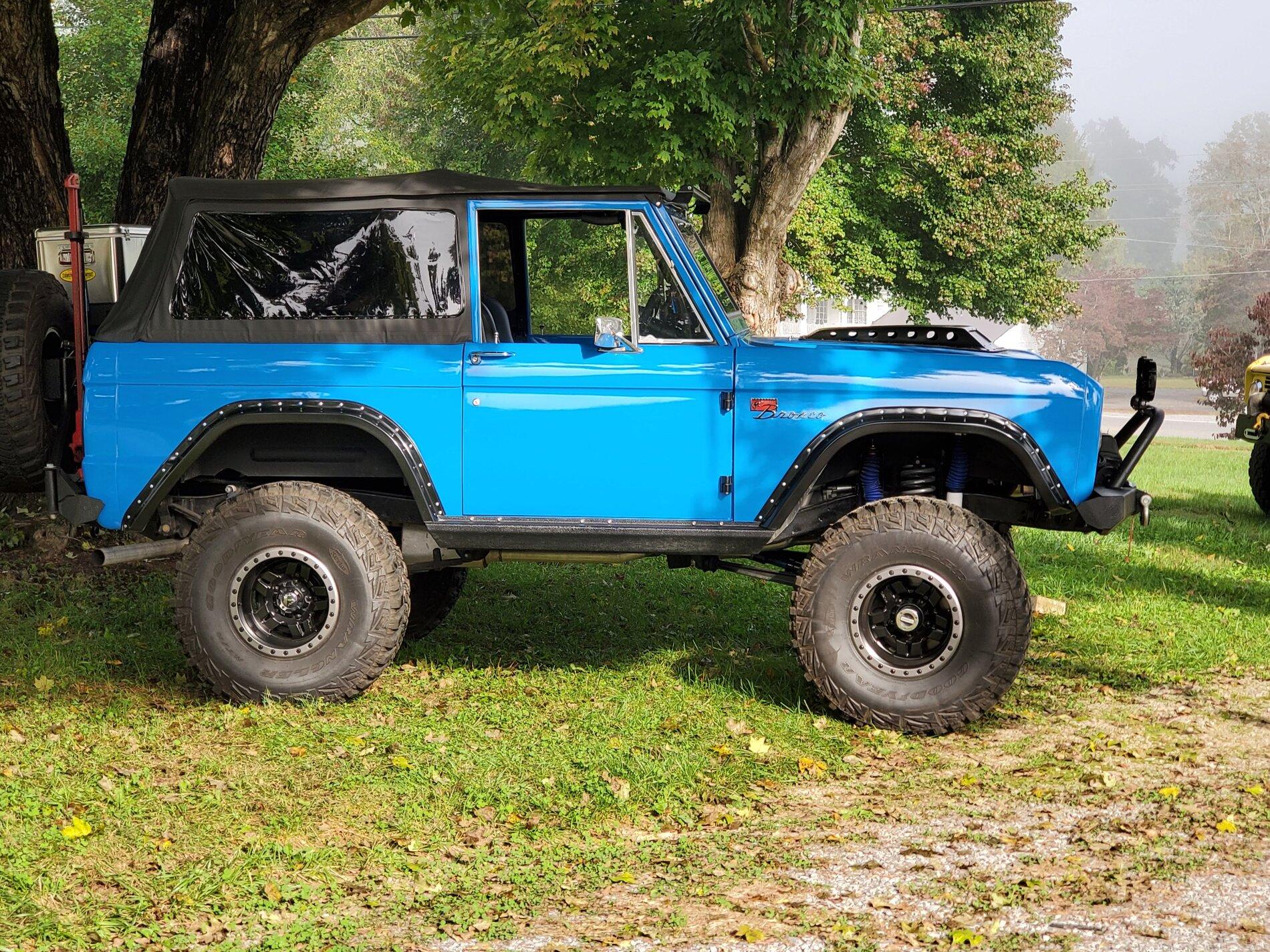 Ford Bronco The Classics On Display at SuperCel East 20201007_100709