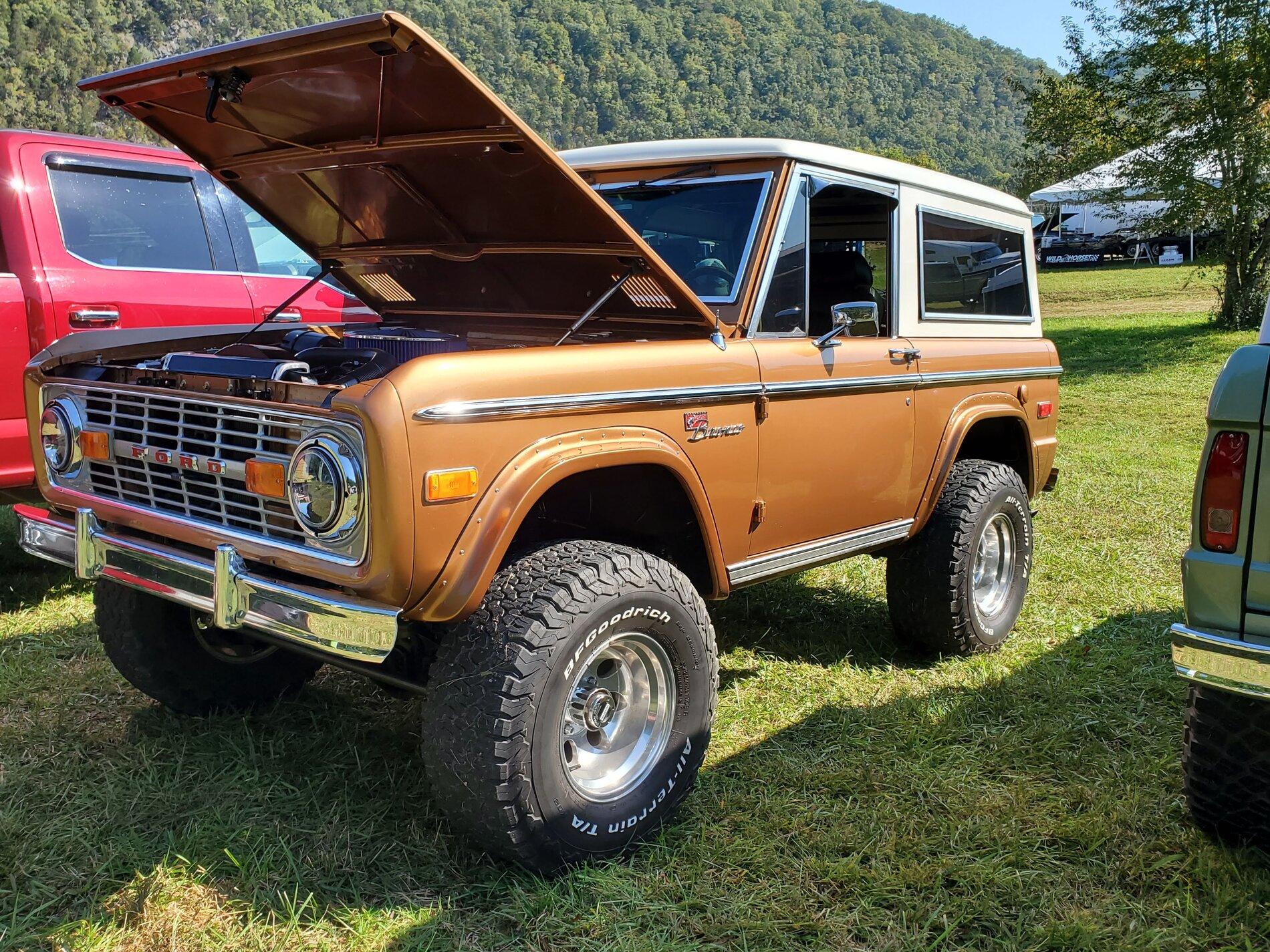 Ford Bronco The Classics On Display at SuperCel East 20201007_113500