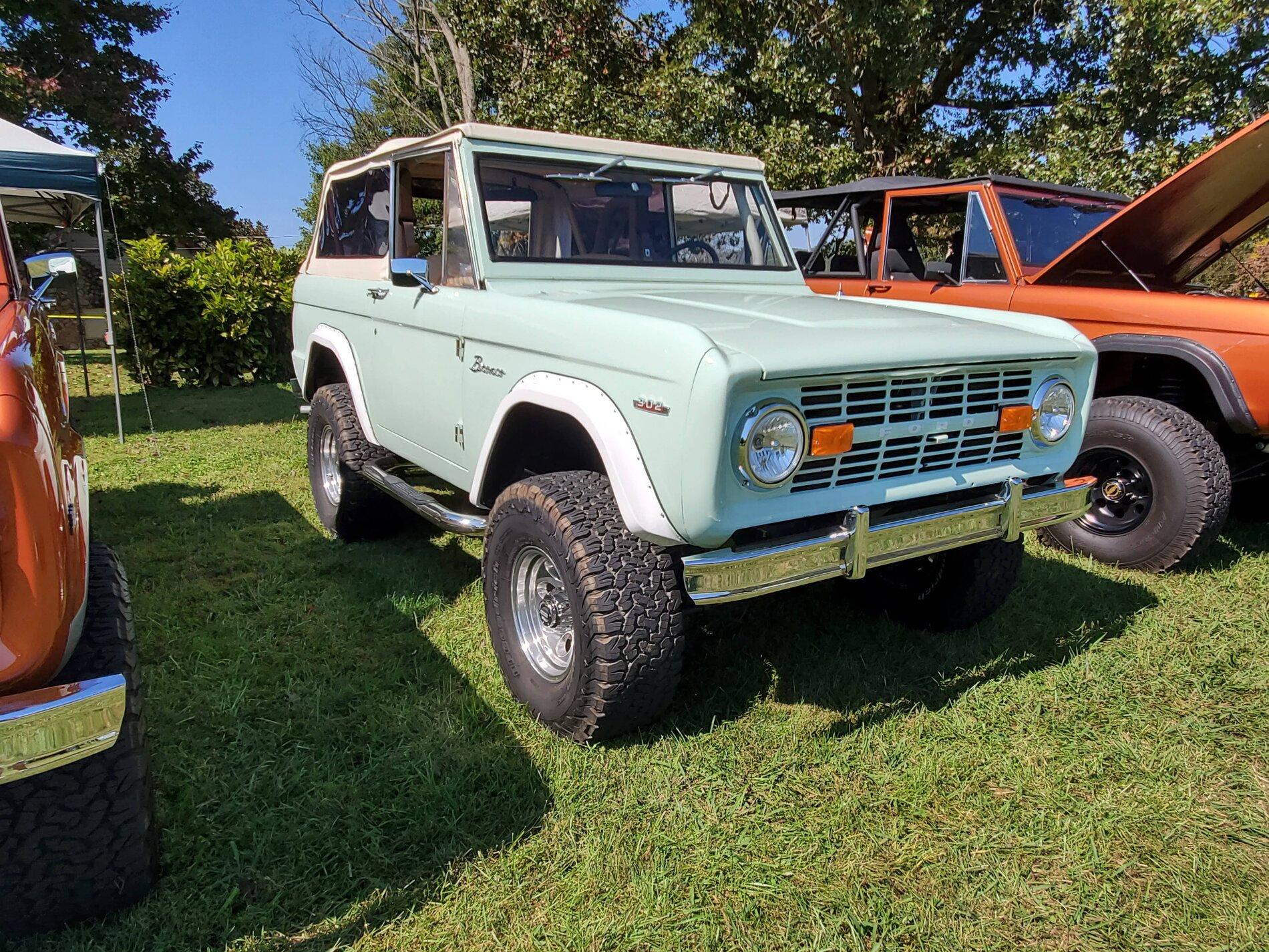 Ford Bronco The Classics On Display at SuperCel East 20201007_131629