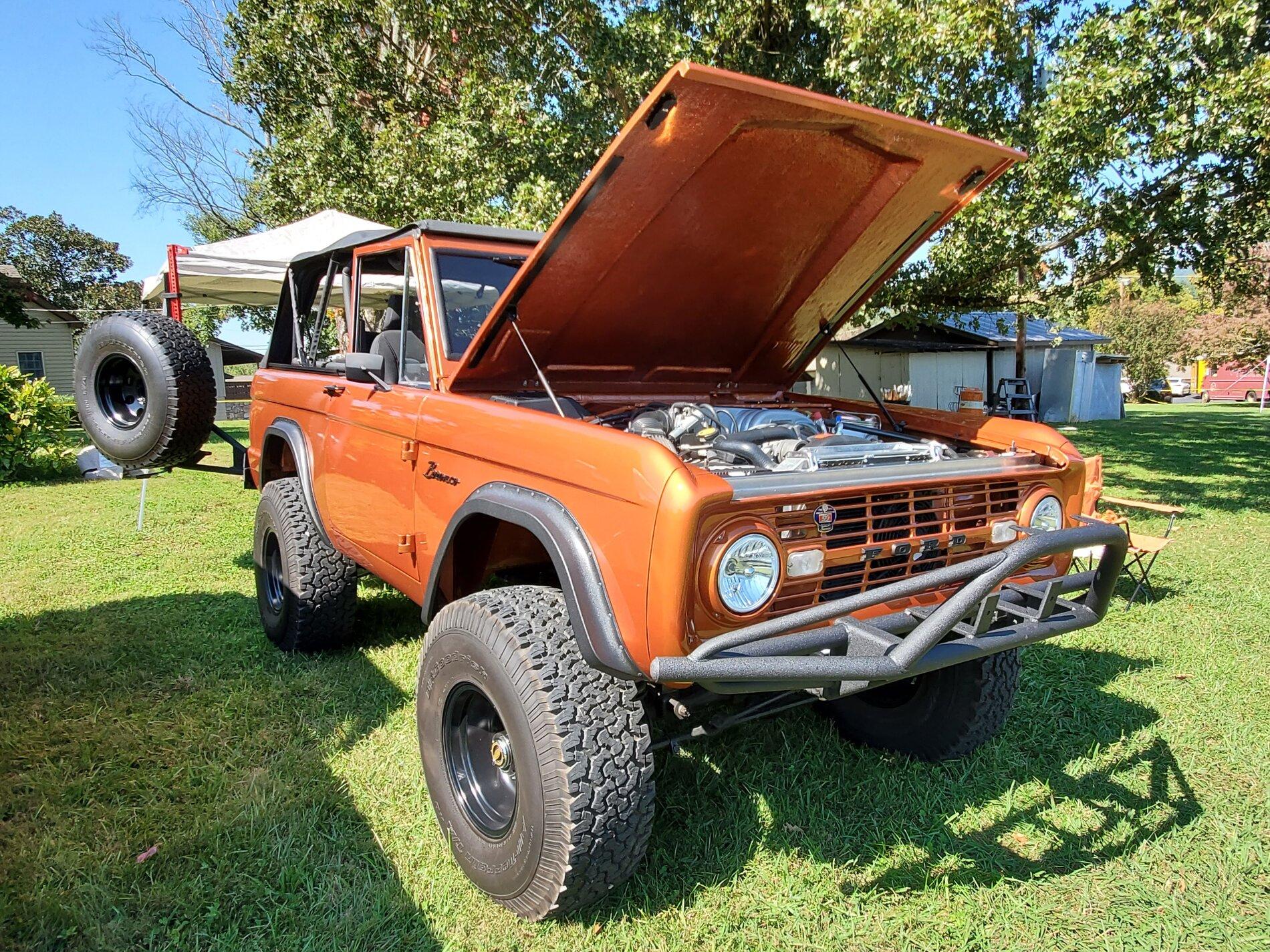 Ford Bronco The Classics On Display at SuperCel East 20201007_131638
