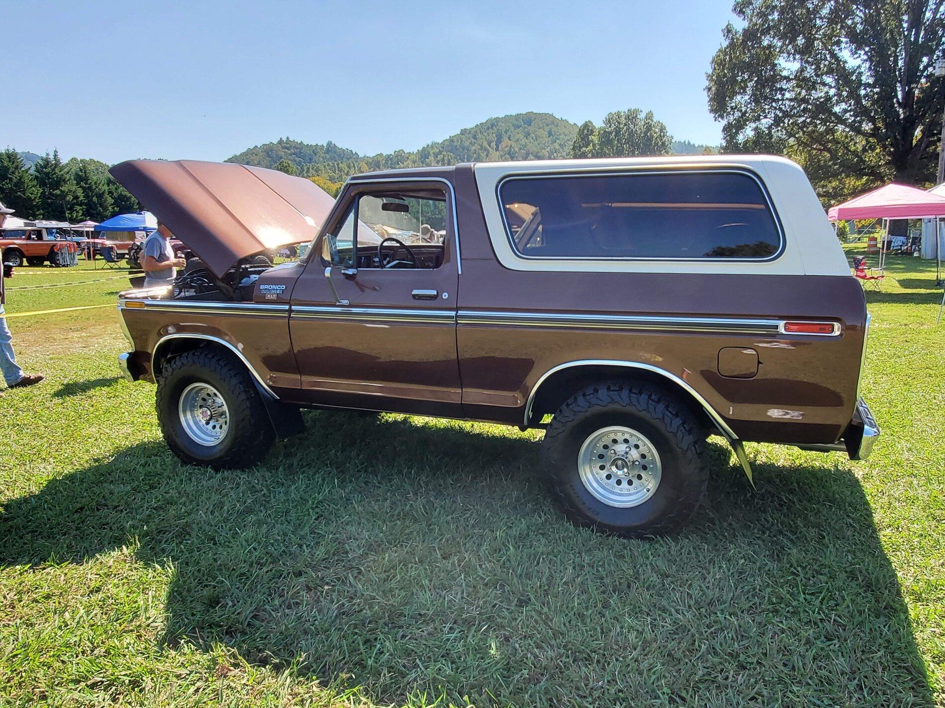 Ford Bronco The Classics On Display at SuperCel East 20201007_131904