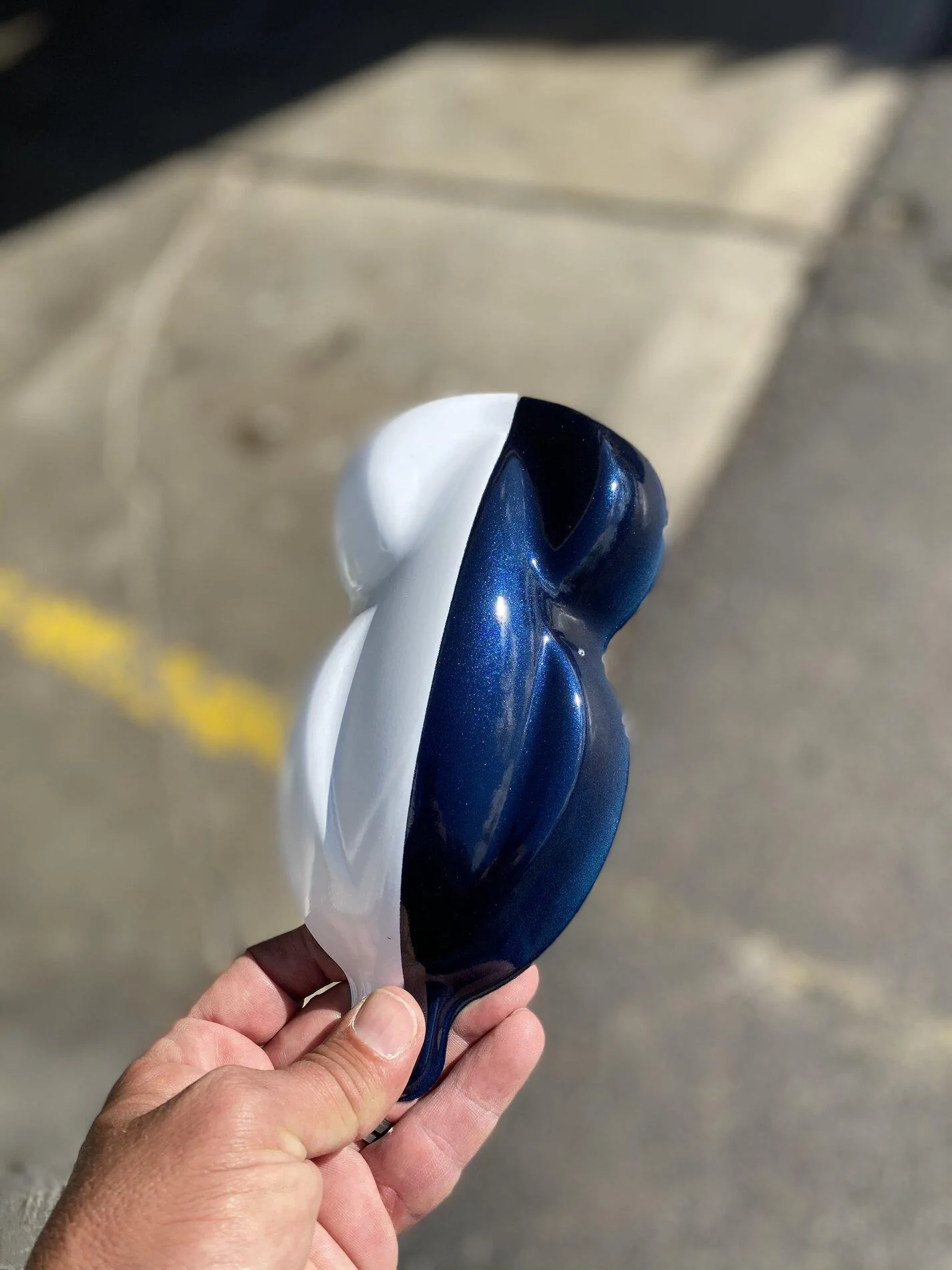 Ford Bronco Antimatter blue with white combo 9DB9076E-B0B5-4EFD-A738-95F99A26B426