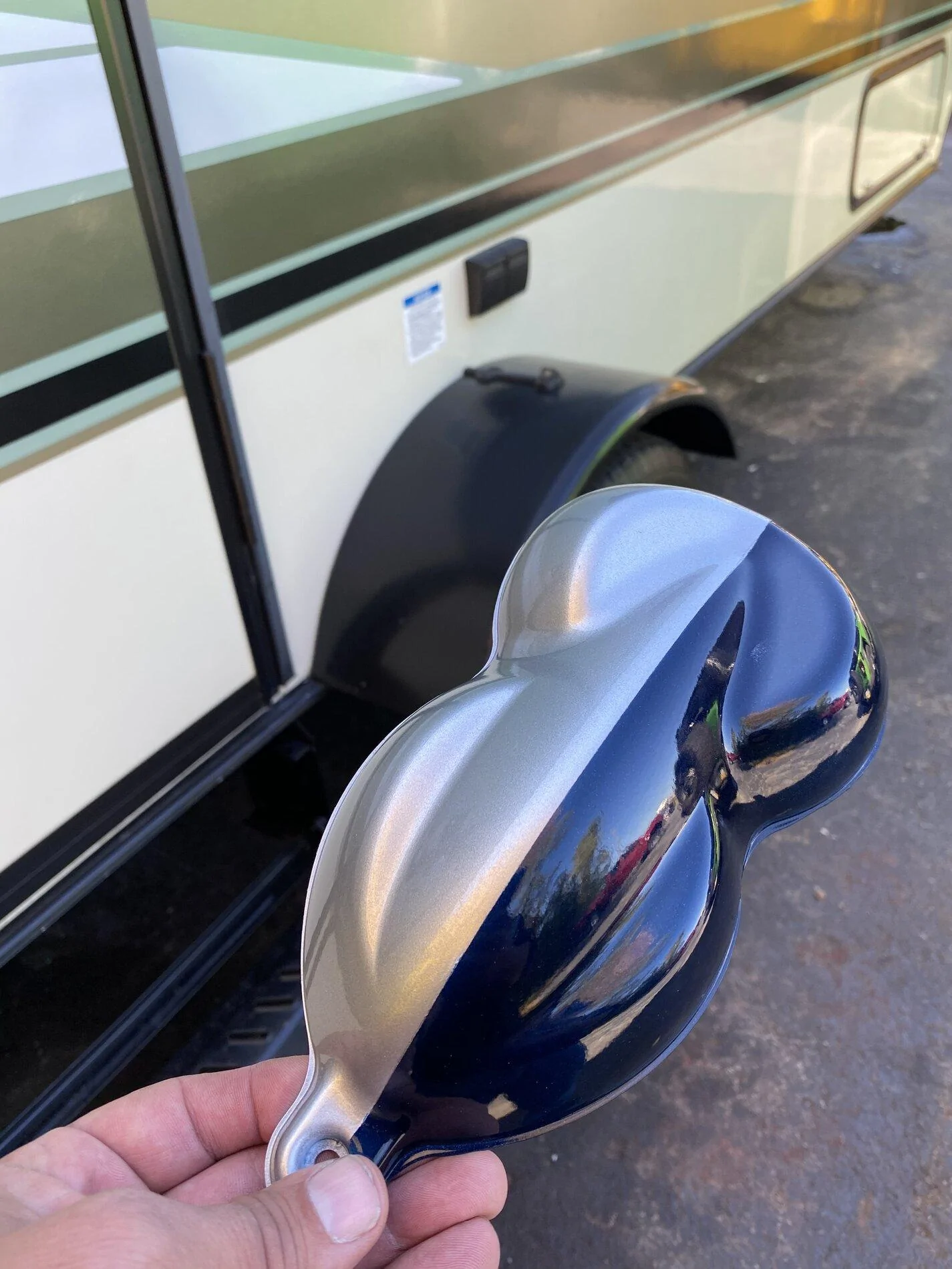 Ford Bronco Antimatter blue/ iconic silver combo 60E823FB-16A4-42FF-9313-B35E9C4EA223