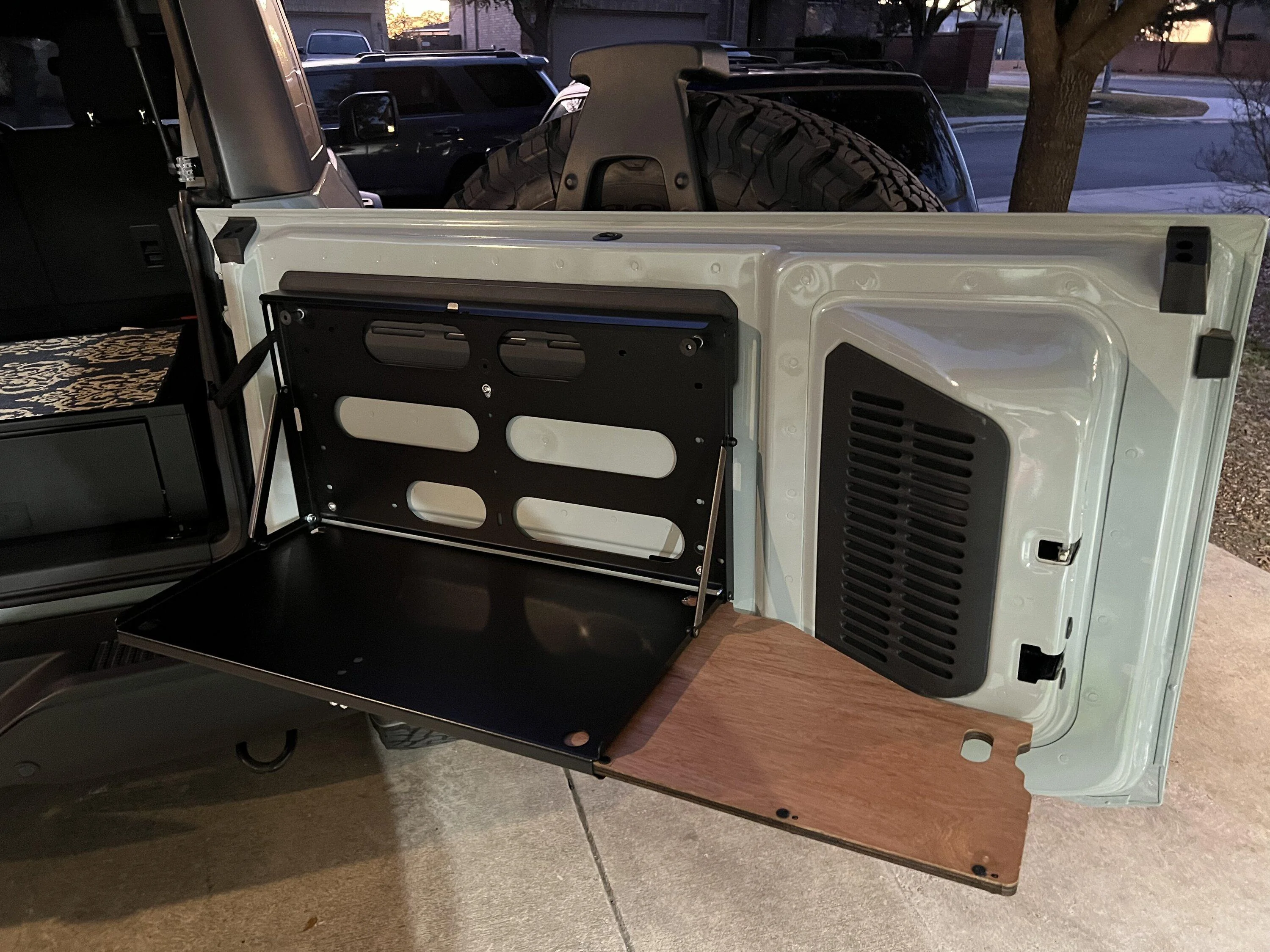 Ford Bronco Goose gear tailgate table installed! 53D4D5EF-CDC4-4CFC-A8F0-0938B7B72075